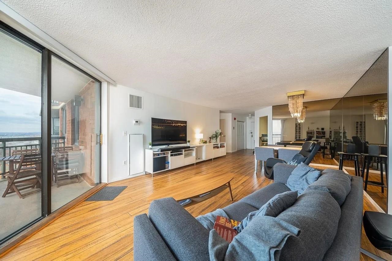 1908 HARMON COVE TOWER - Photo 1