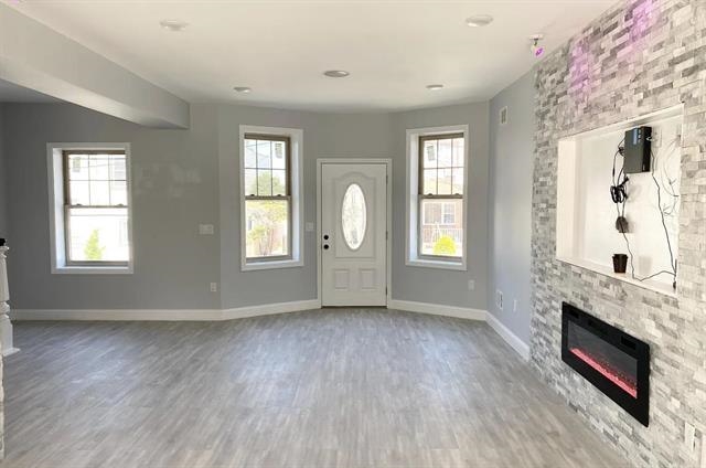 1525 38TH ST - Photo 2