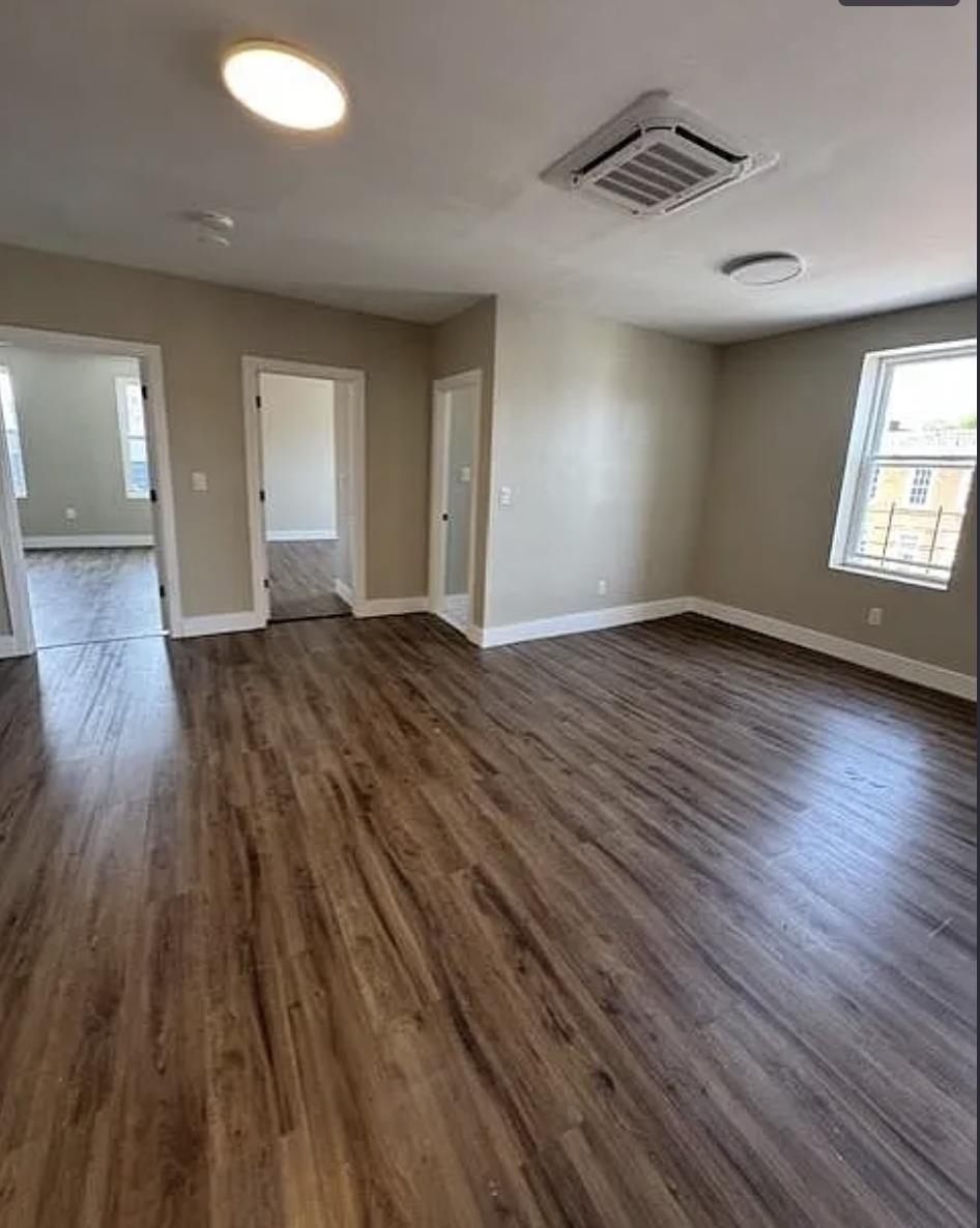 686 BERGEN AVE - Photo 2