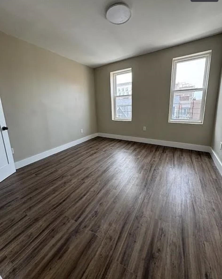 686 BERGEN AVE - Photo 5