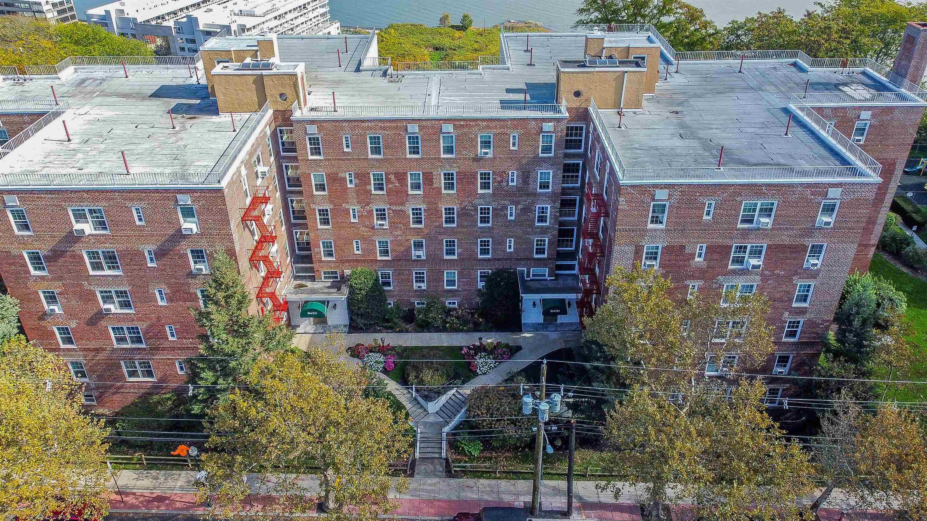 8400 BLVD EAST - Photo 2