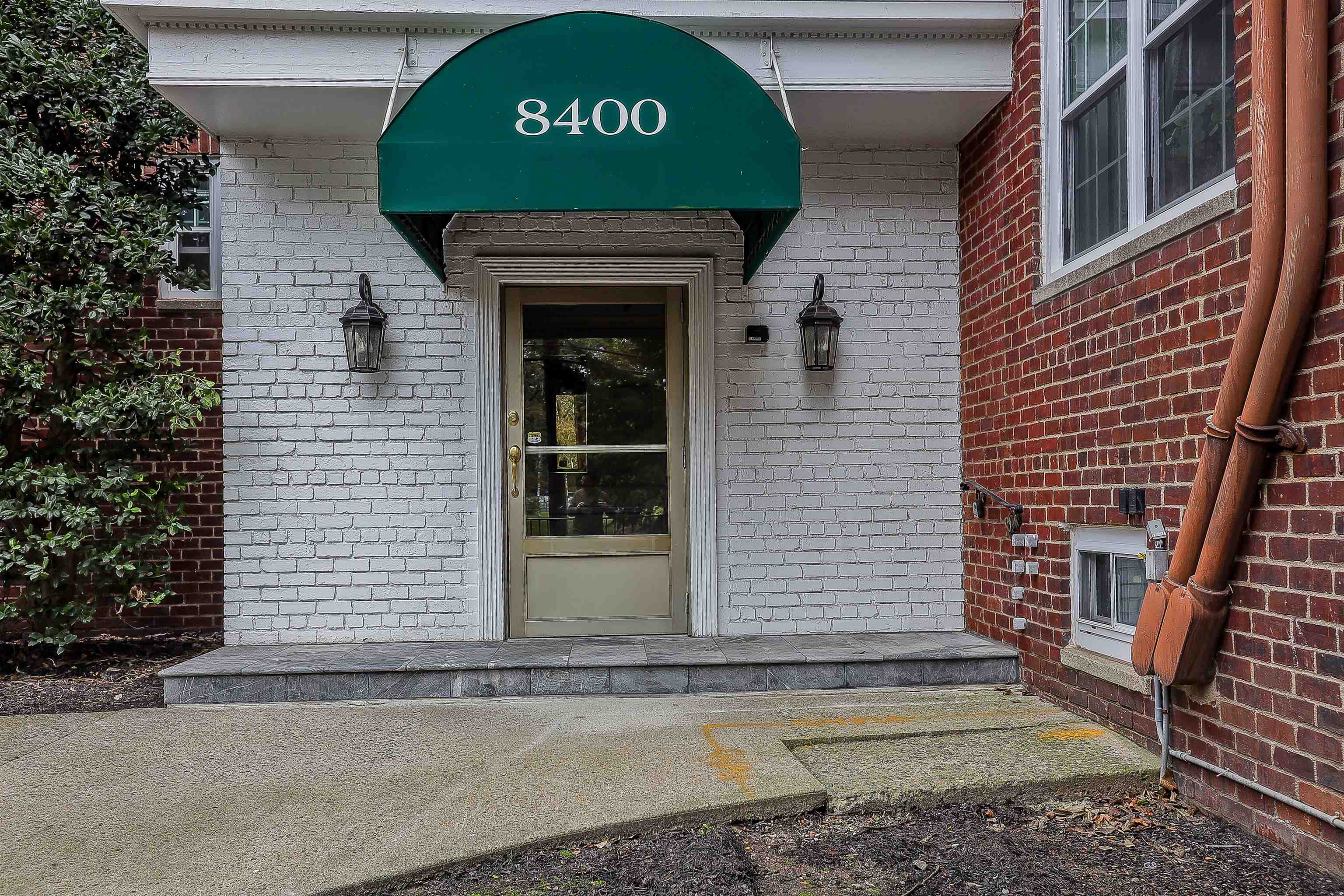 8400 BLVD EAST - Photo 5