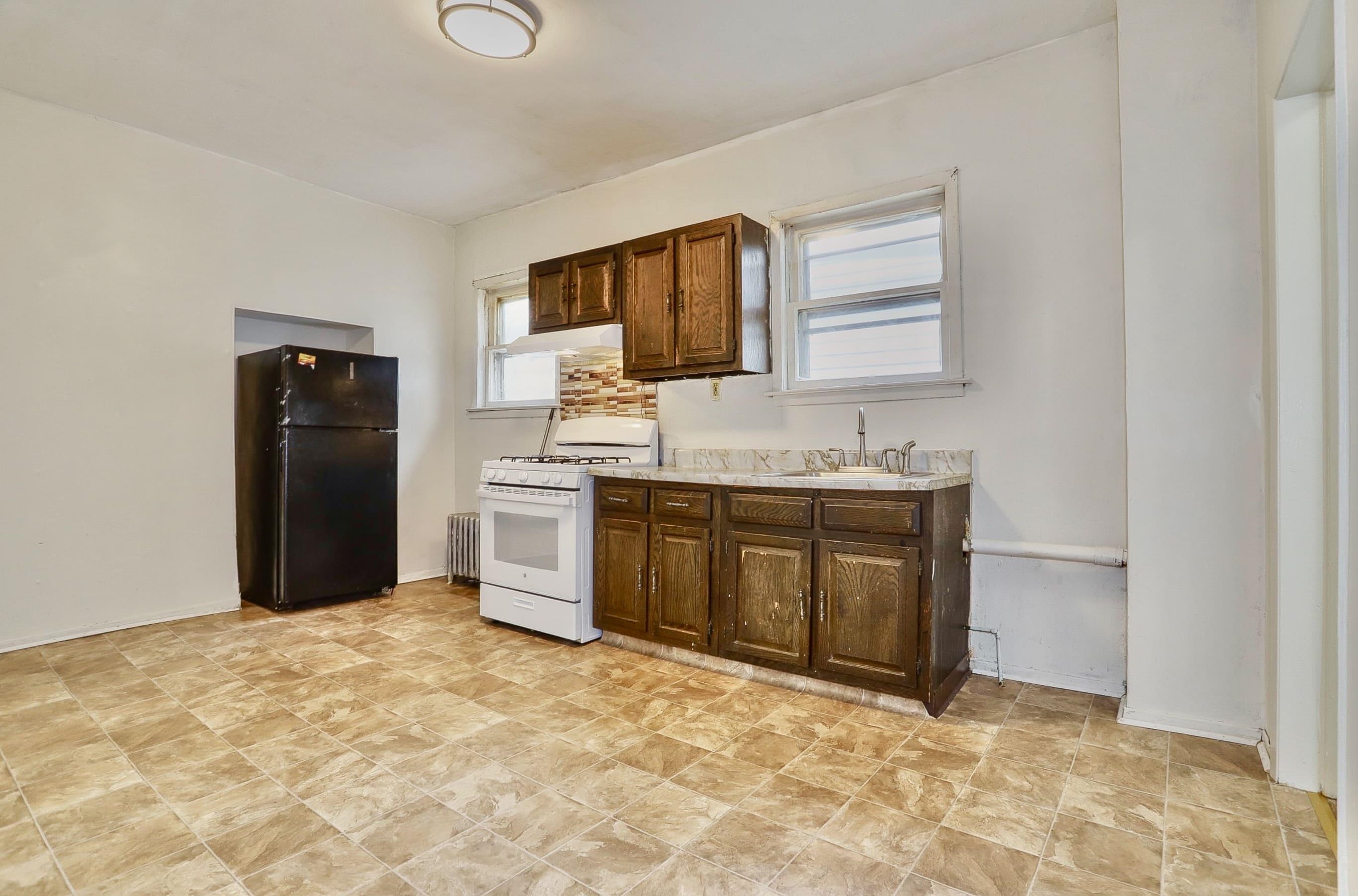 48 CARLTON AVE - Photo 3