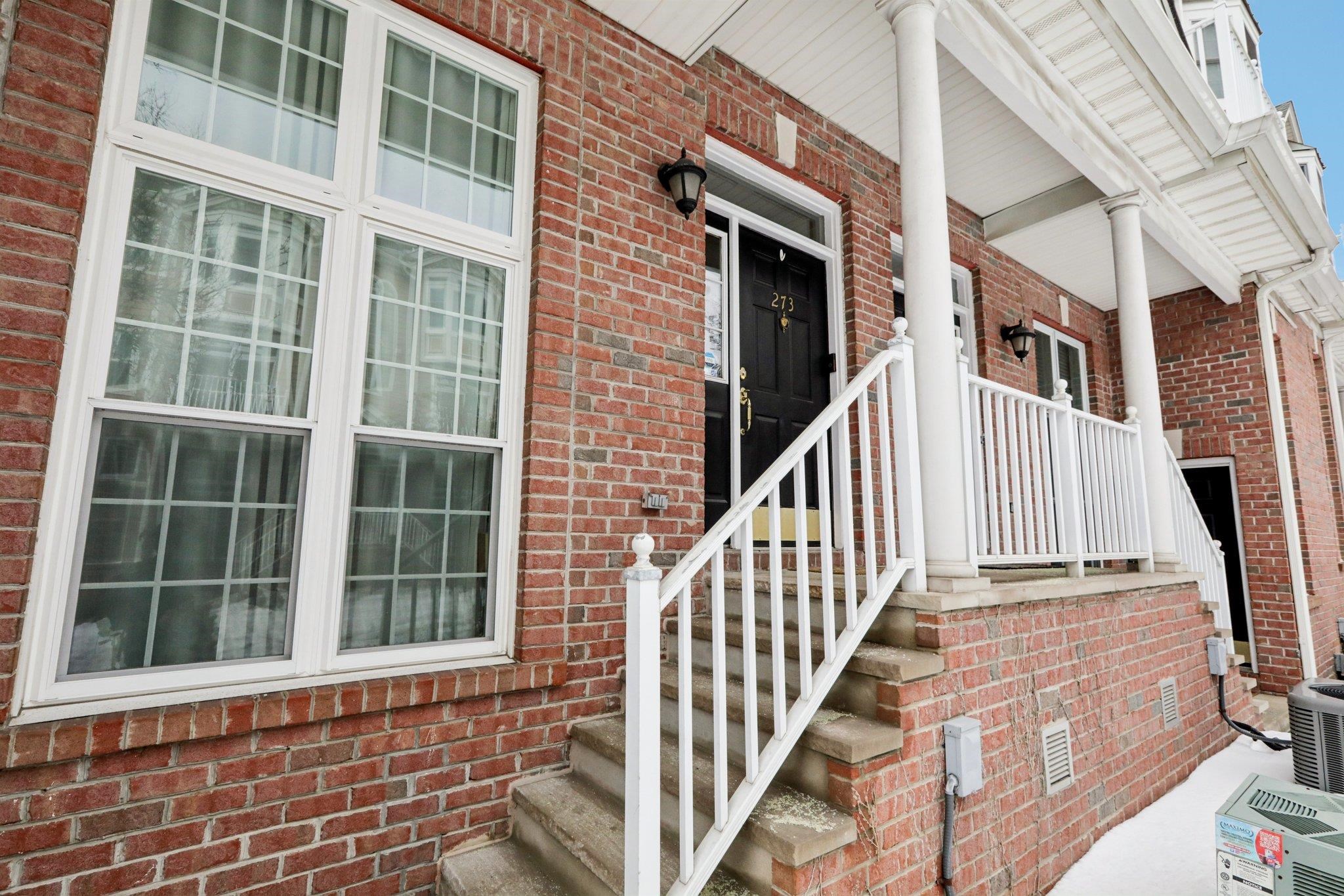 273 ROSLYN CT - Photo 3