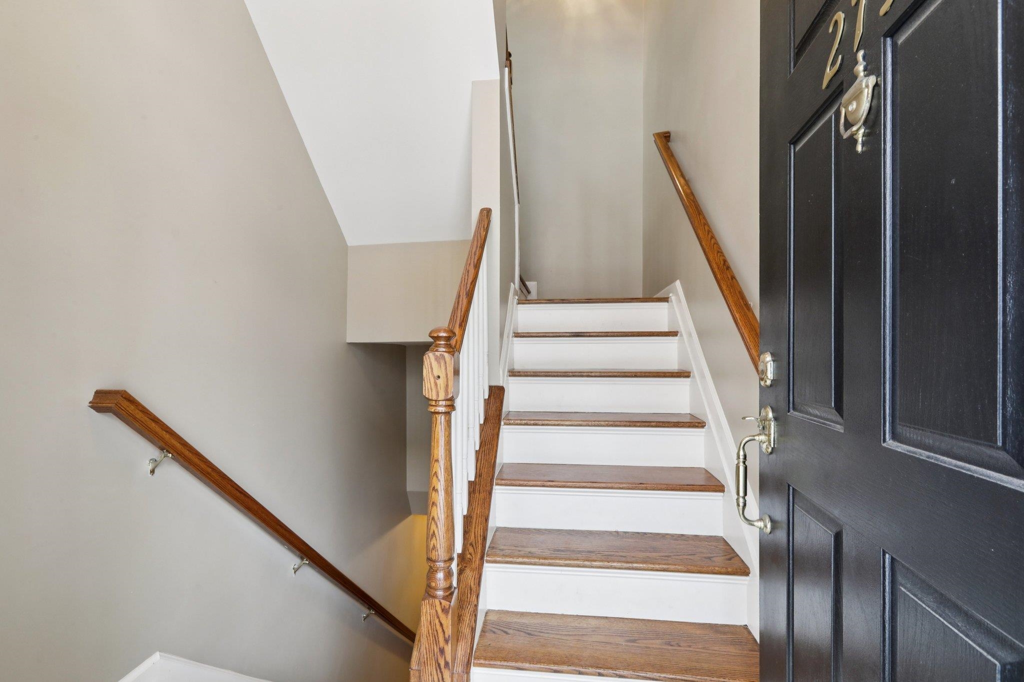 273 ROSLYN CT - Photo 4