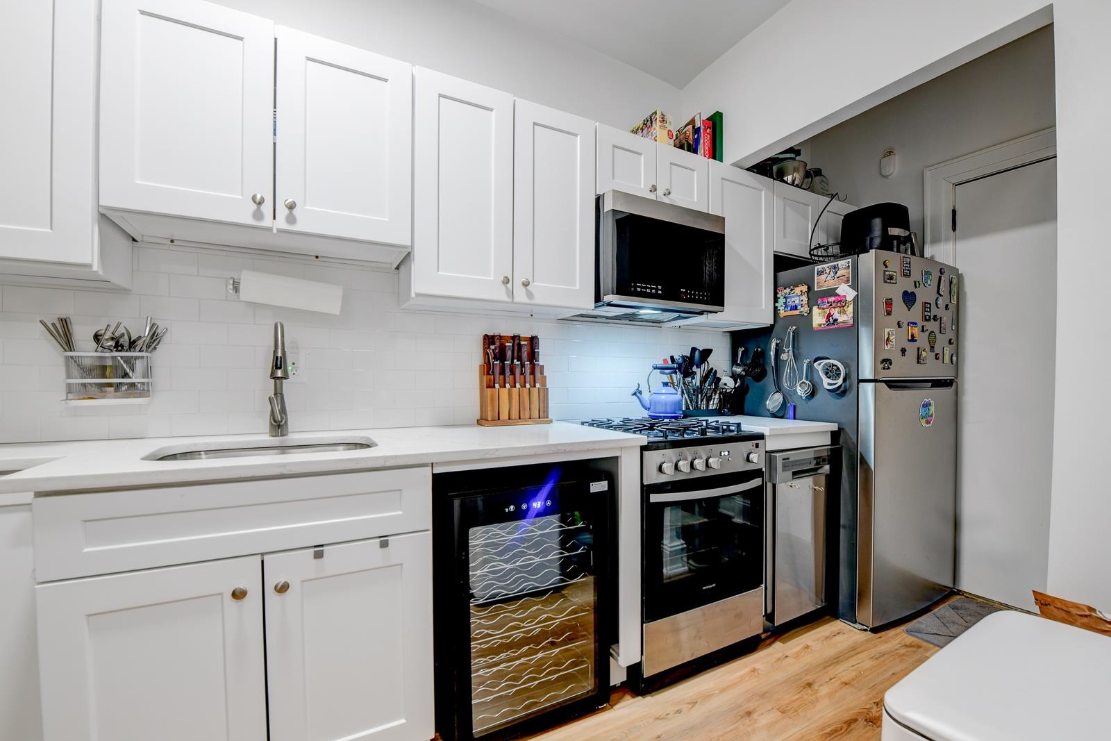 901 GRAND AVE - Photo 1