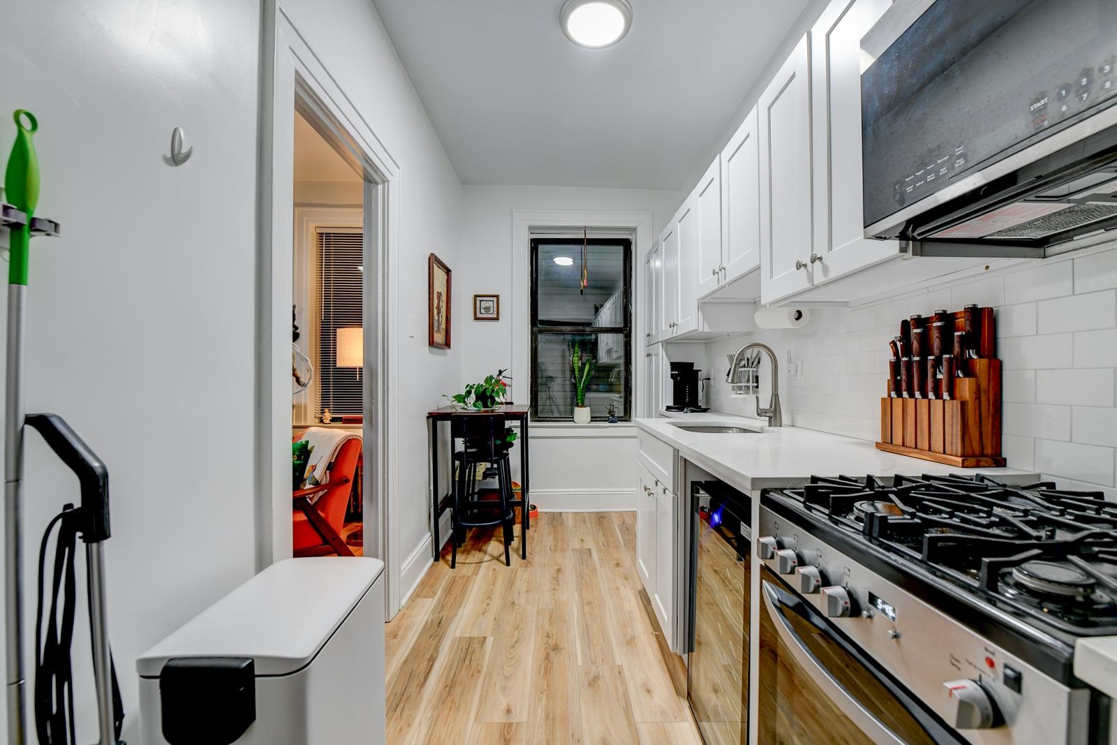 901 GRAND AVE - Photo 2