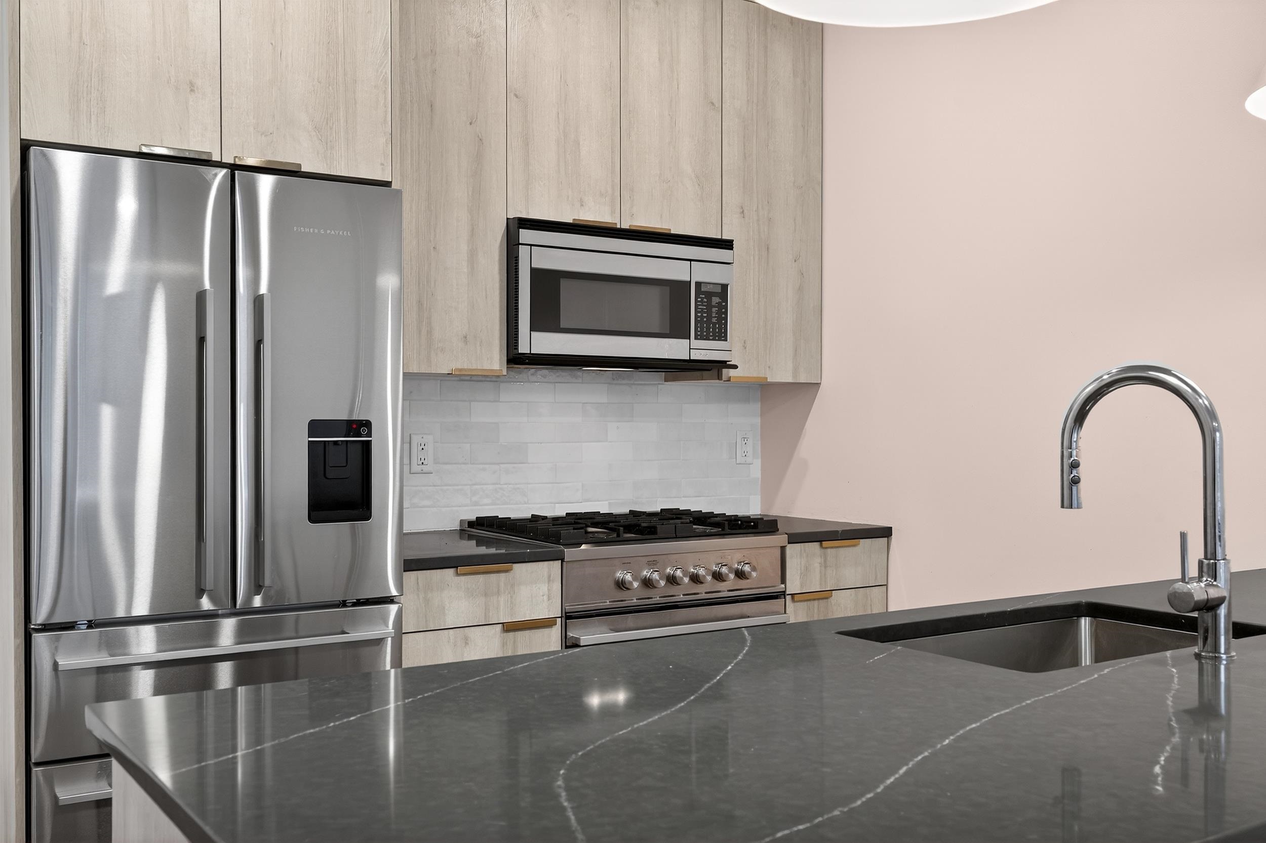 386 5TH ST - Photo 2