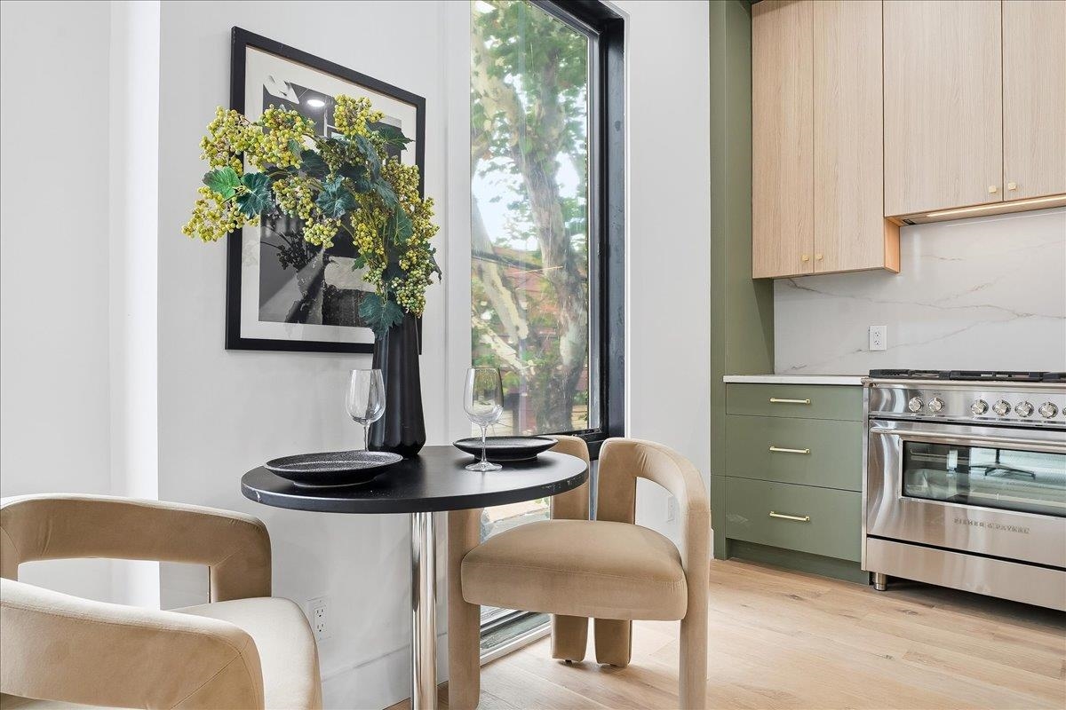 100 WEBSTER AVE - Photo 3