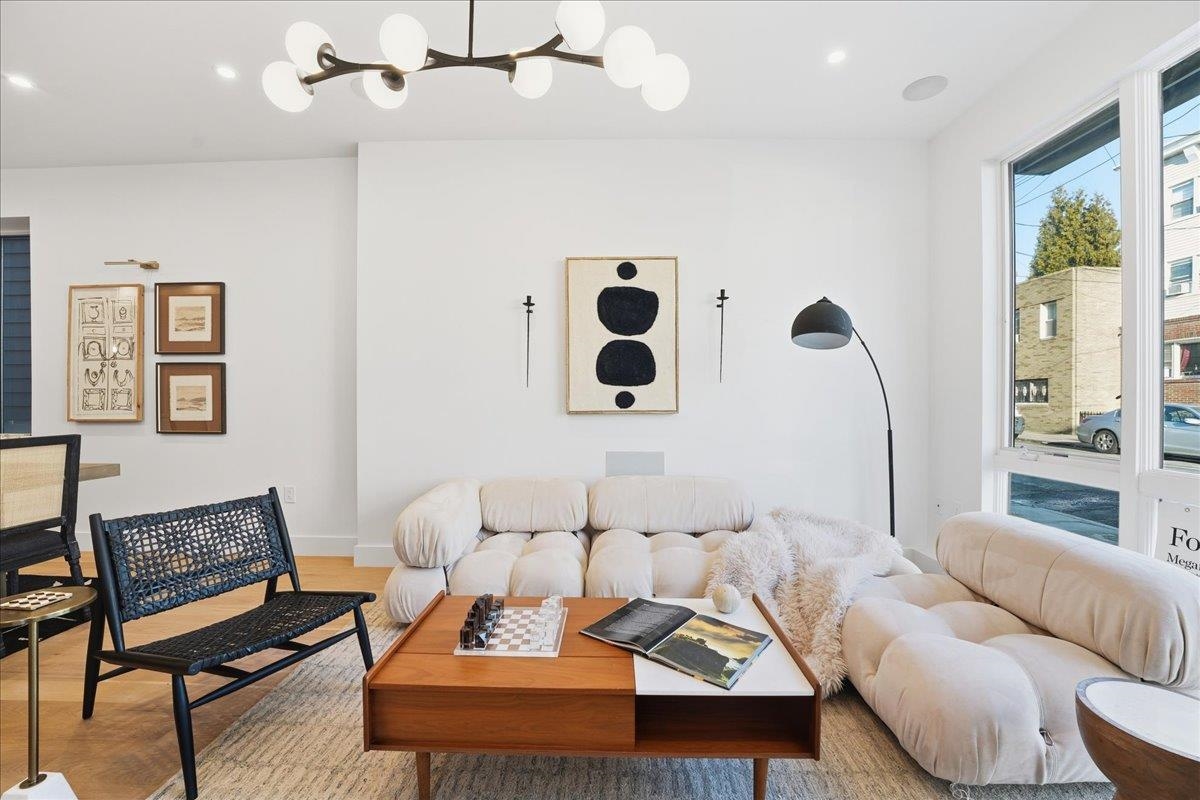 105 LAIDLAW AVE - Photo 1