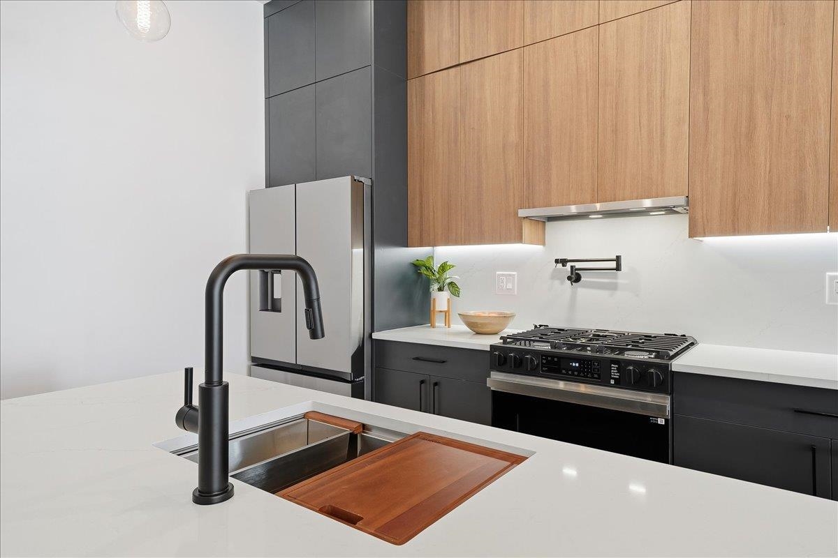 105 LAIDLAW AVE - Photo 3