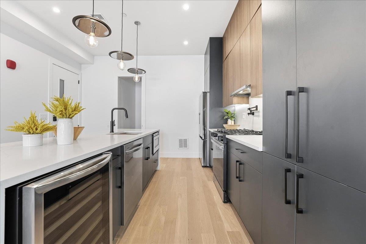 105 LAIDLAW AVE - Photo 4