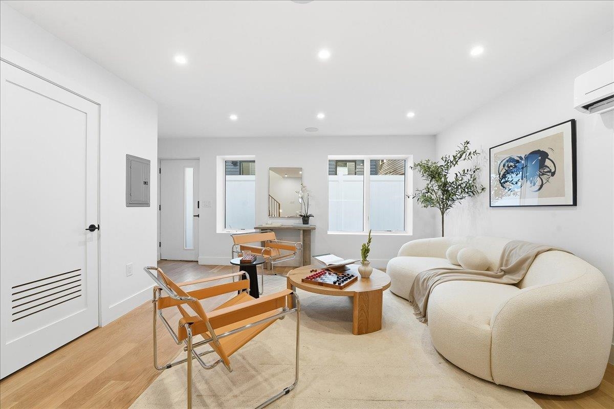 105 LAIDLAW AVE - Photo 3