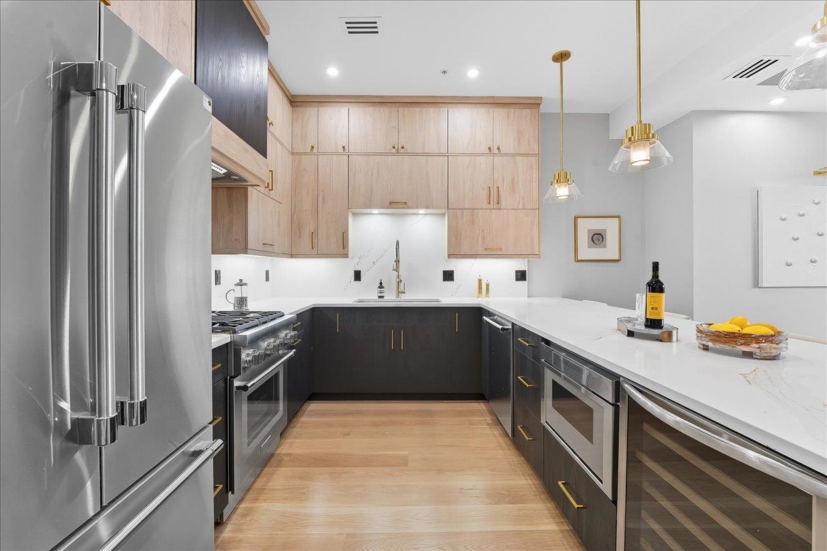 134 HANCOCK AVE - Photo 2