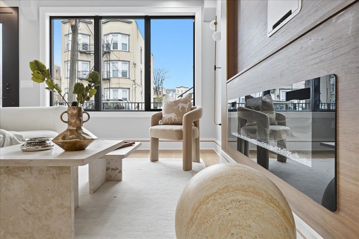 134 HANCOCK AVE - Photo 5