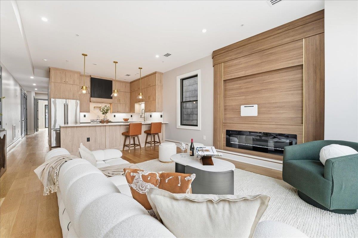 134 HANCOCK AVE - Photo 4