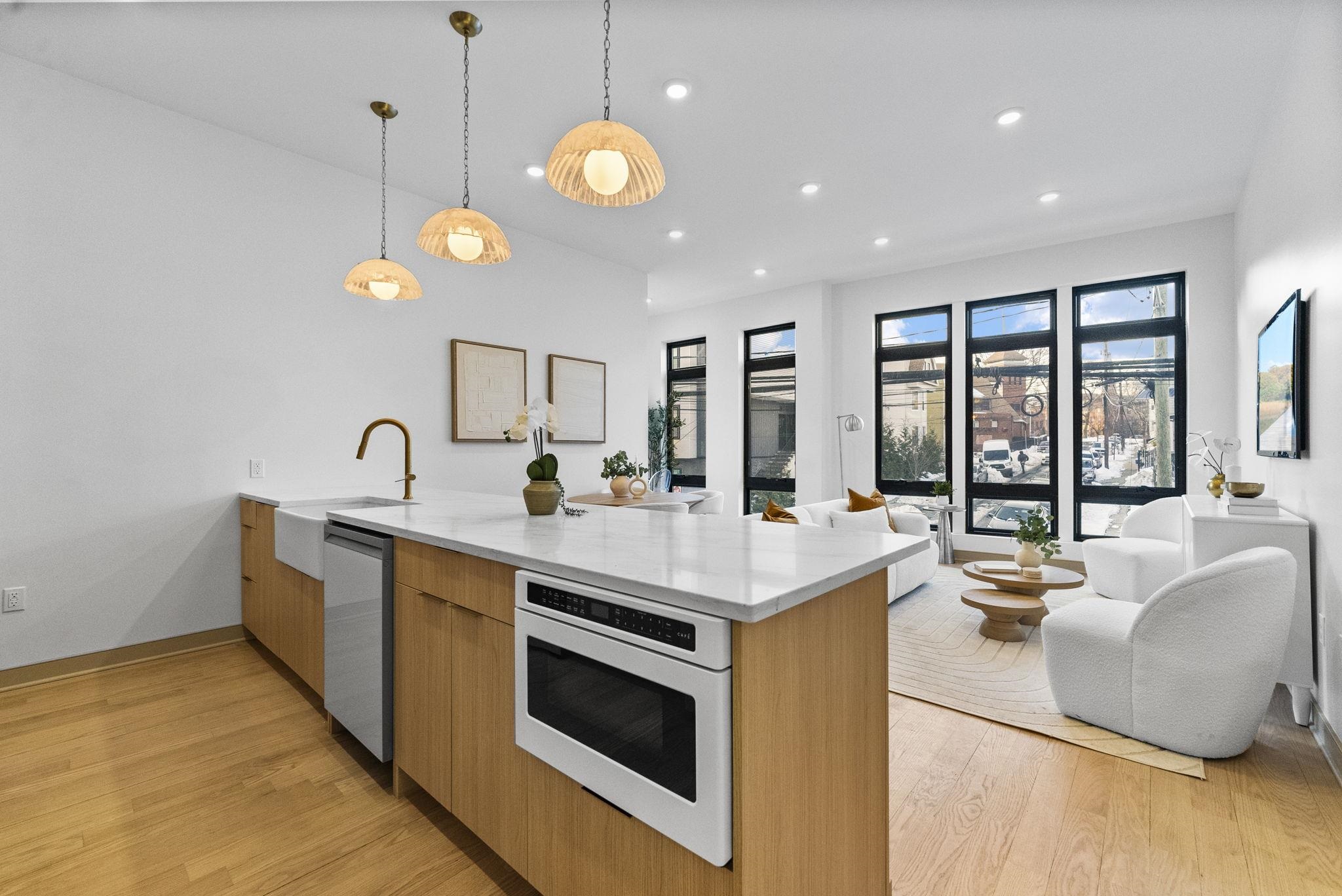 336 RANDOLPH AVE - Photo 2