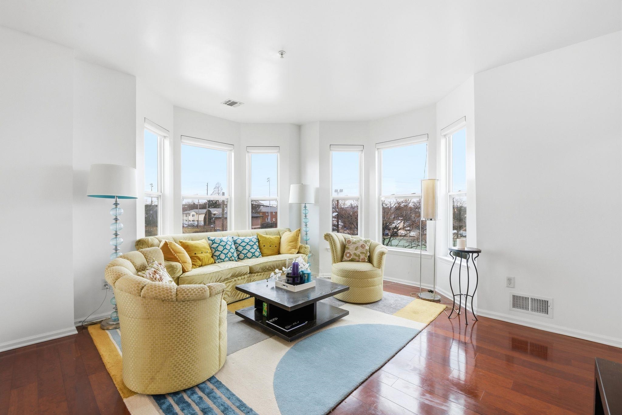 275 CUSTER AVE - Photo 2