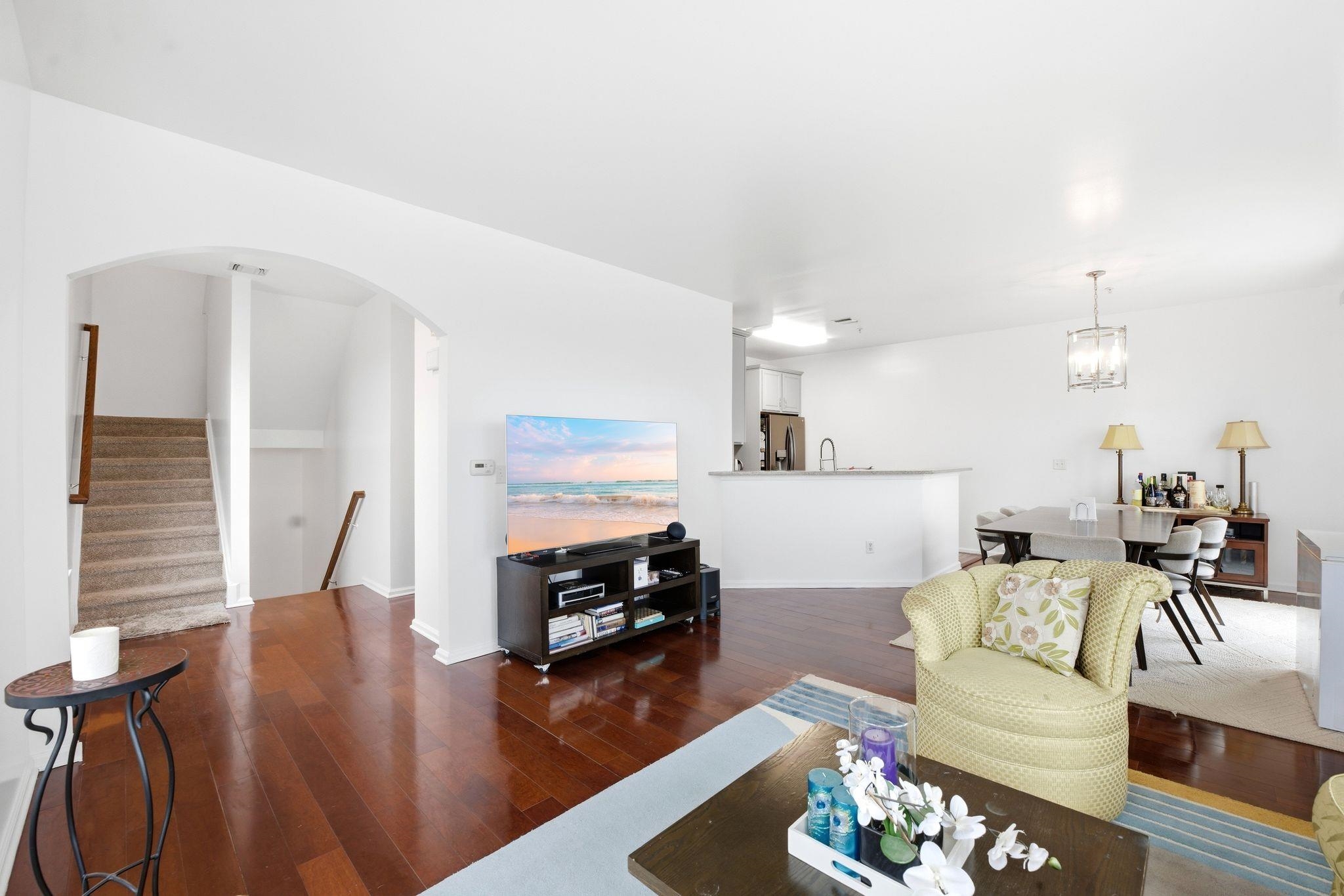 275 CUSTER AVE - Photo 3