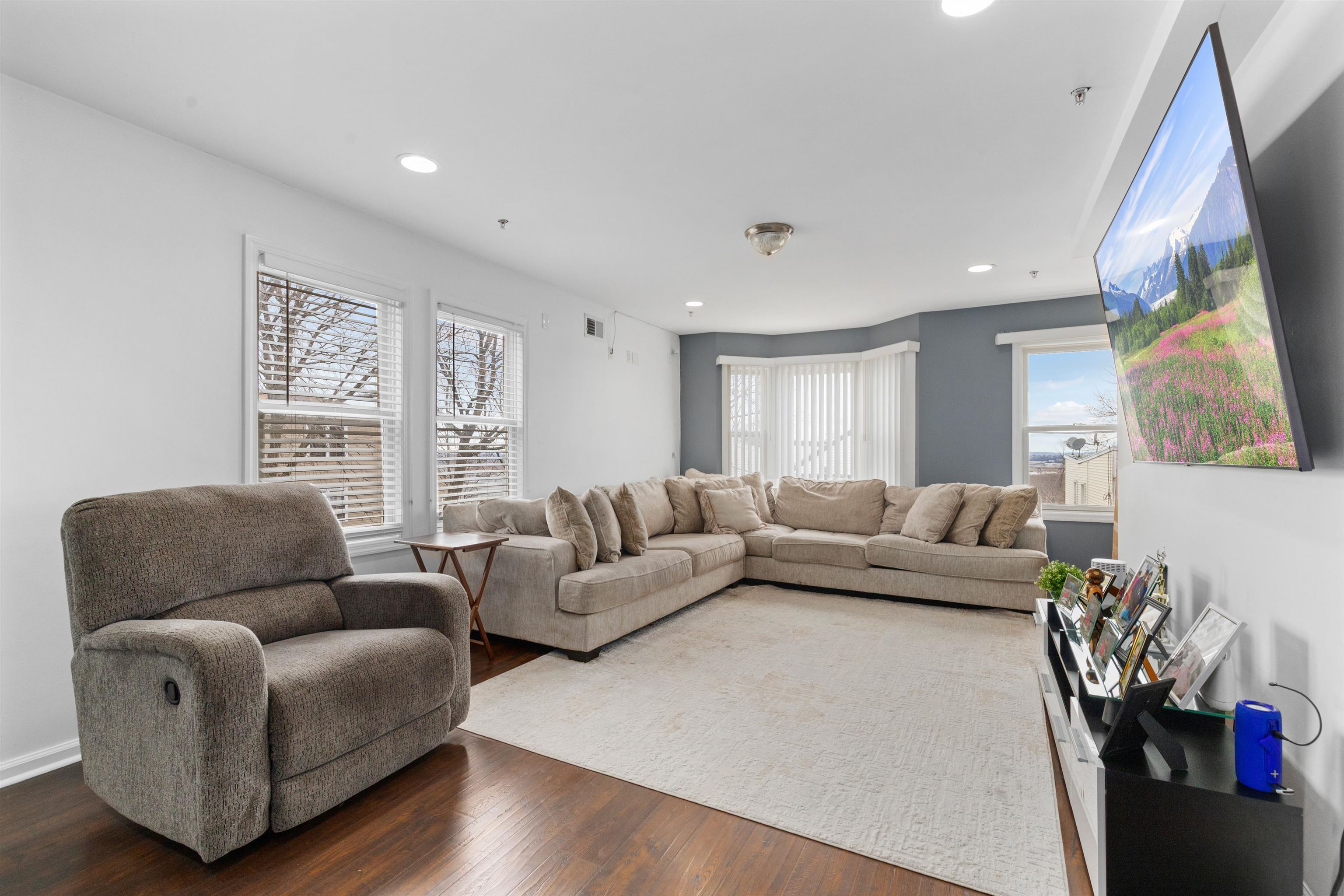 8512 SMITH AVE - Photo 3