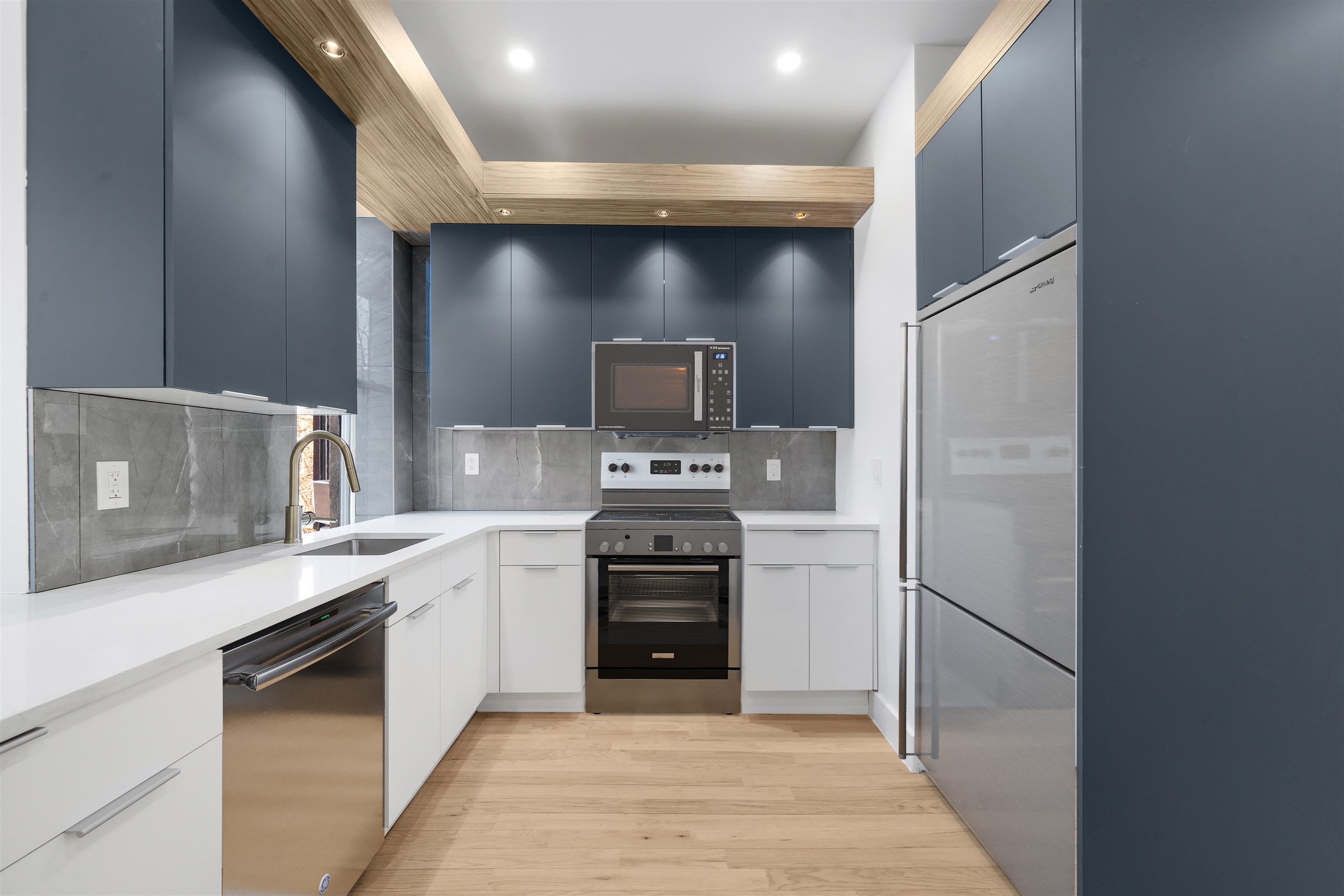 13 MADISON AVE - Photo 1