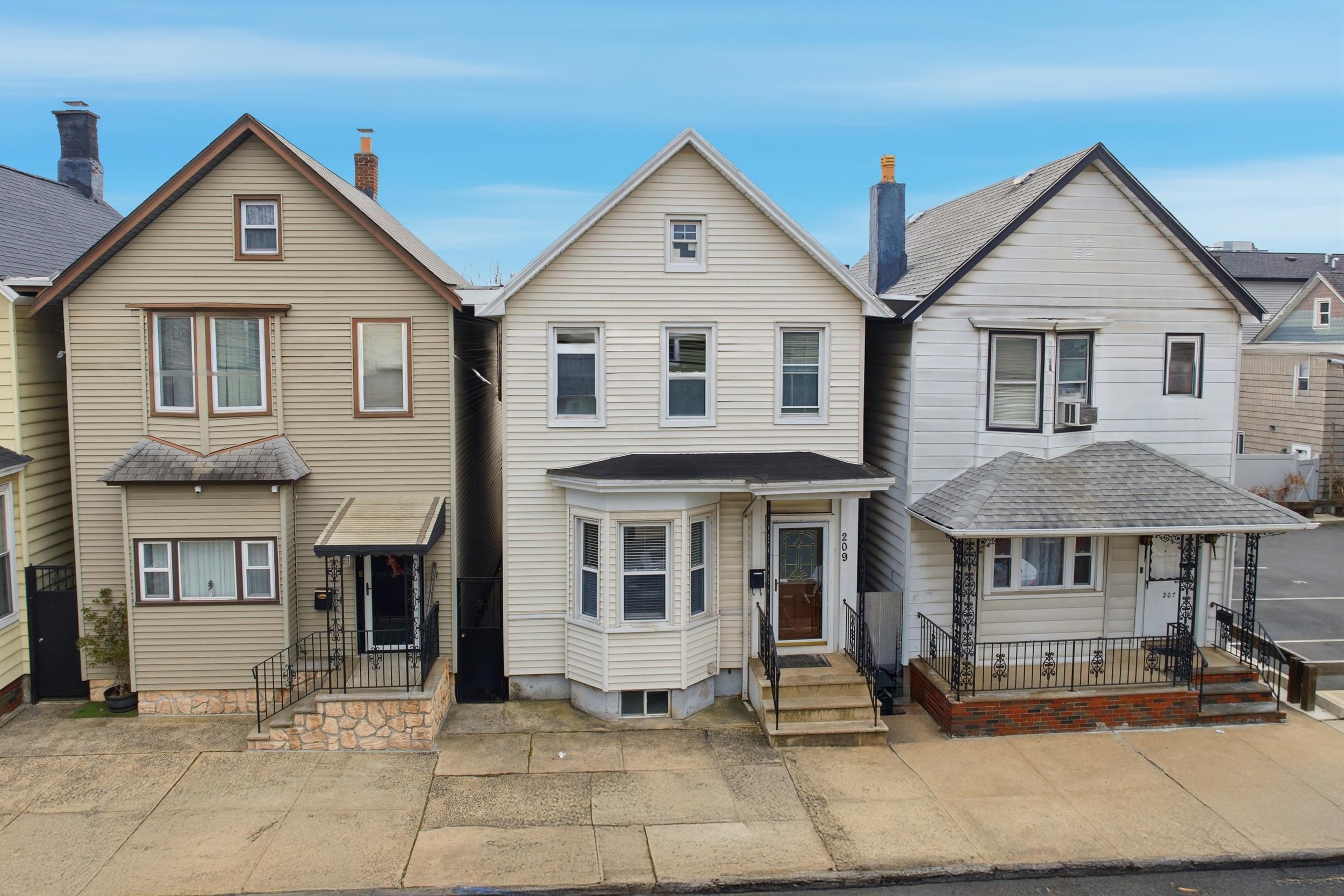 209 HAMILTON ST - Photo 1