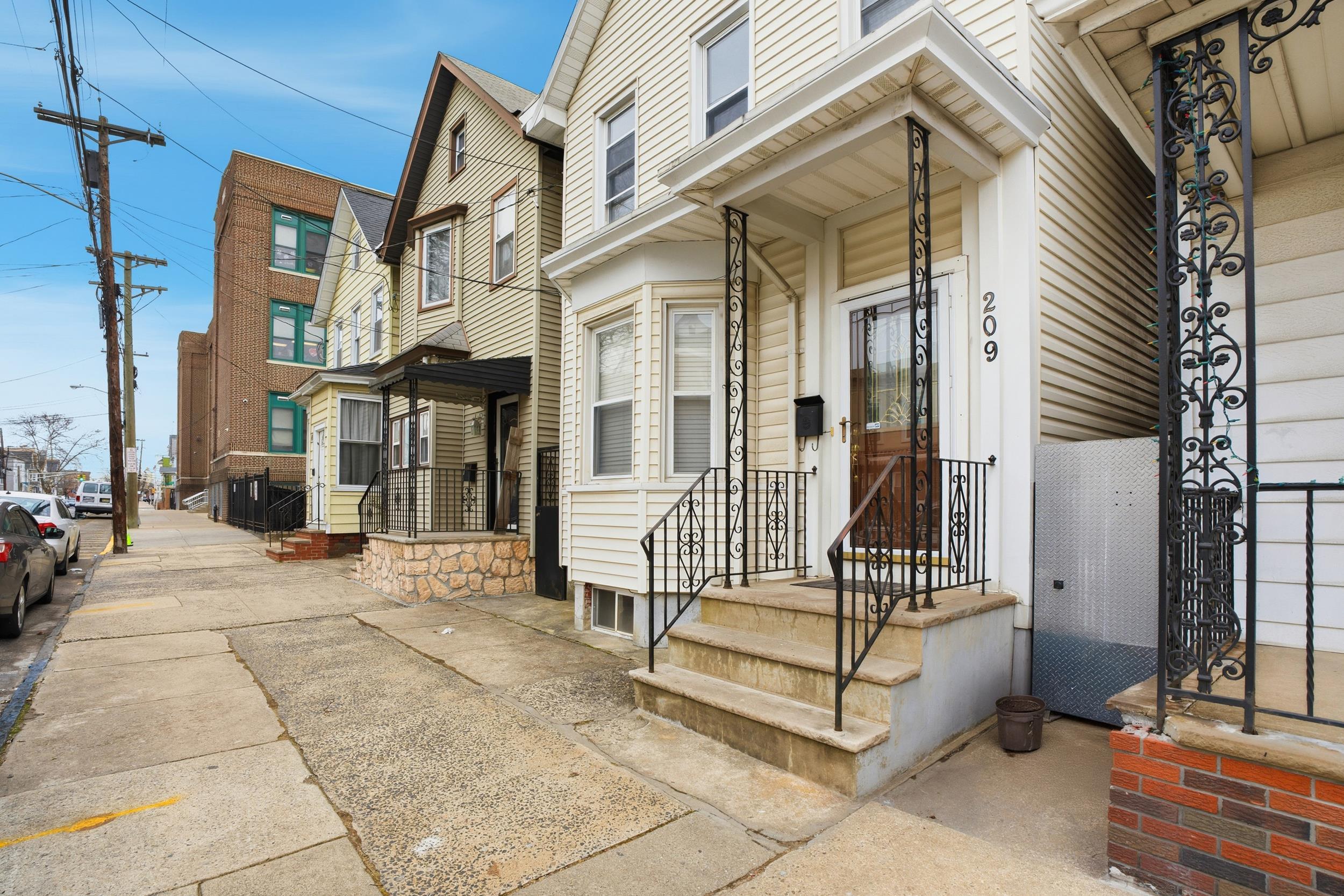 209 HAMILTON ST - Photo 4