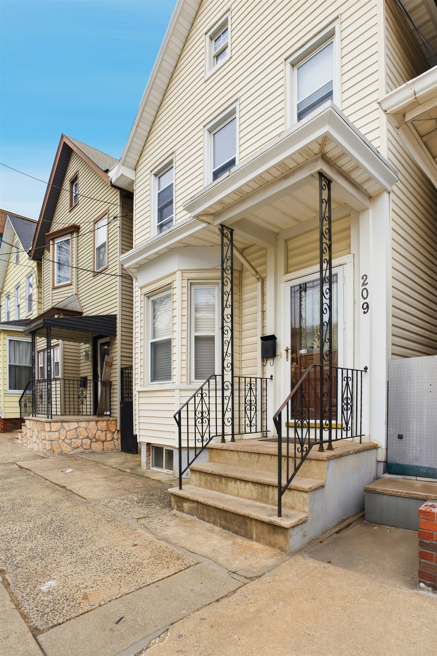 209 HAMILTON ST - Photo 5