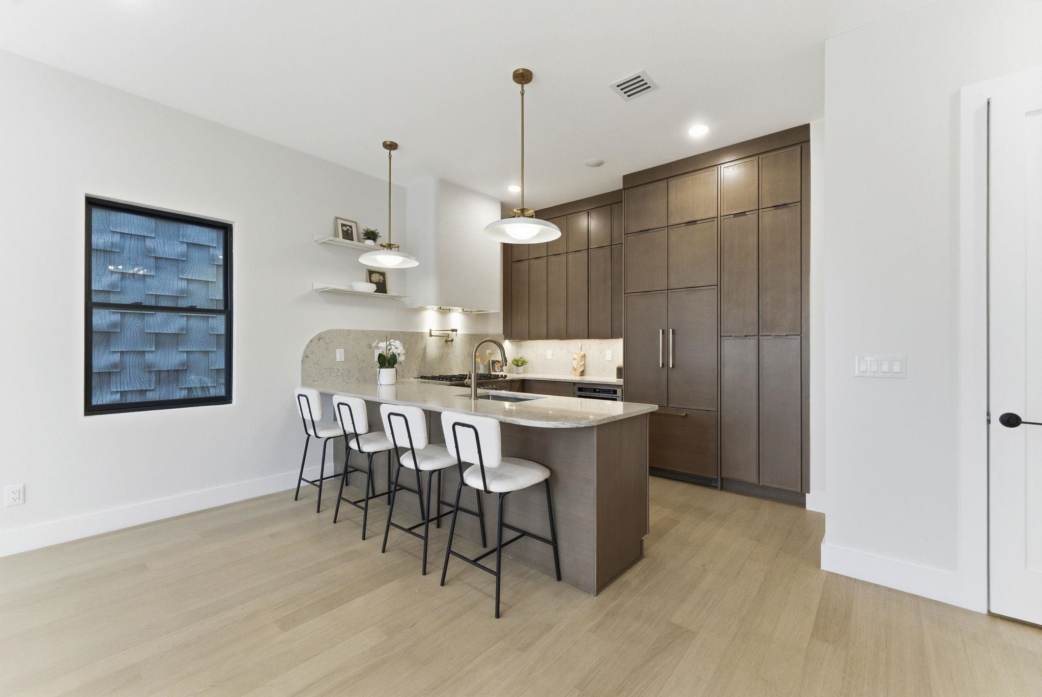 65 RESERVOIR AVE - Photo 4