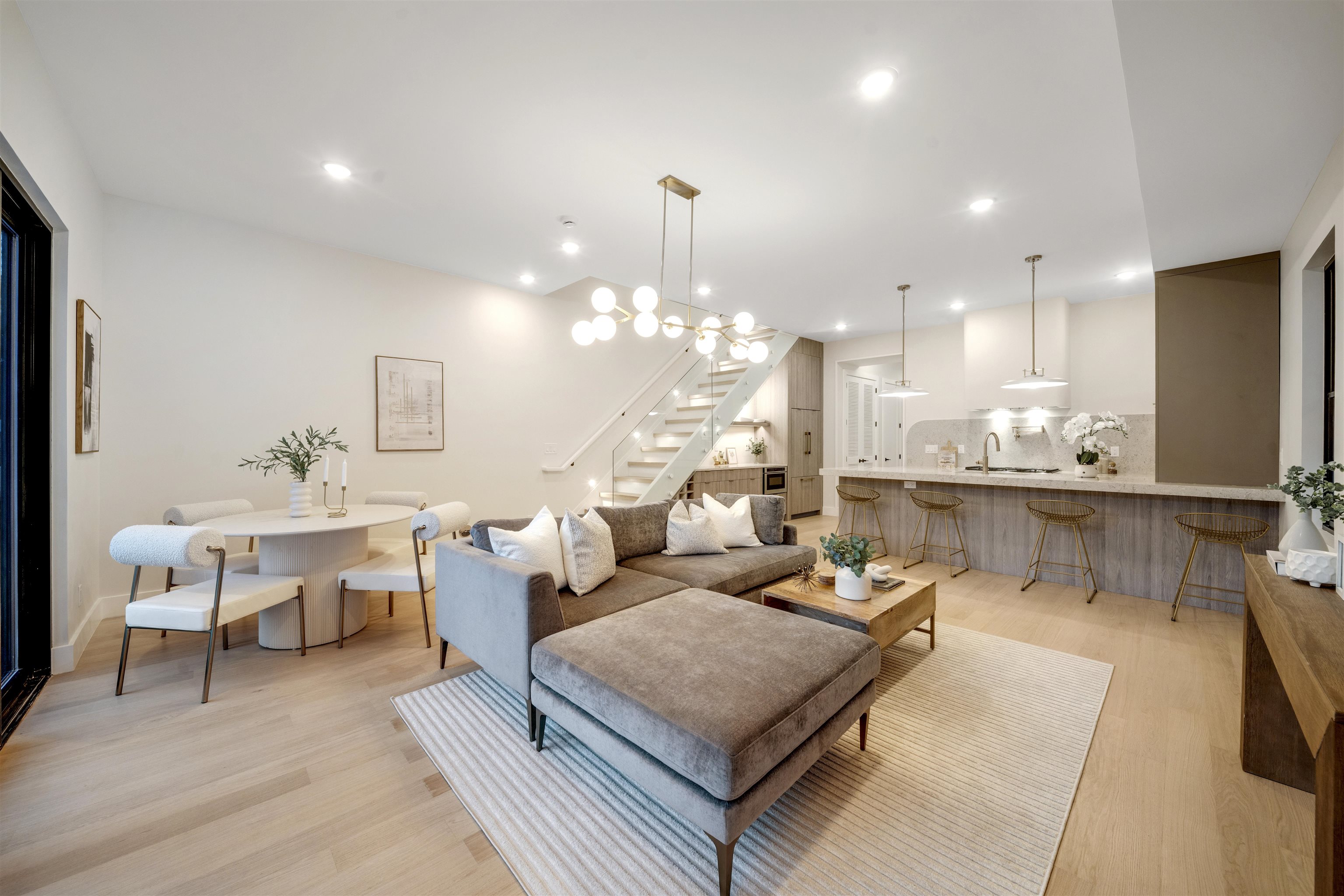 65 RESERVOIR AVE - Photo 2