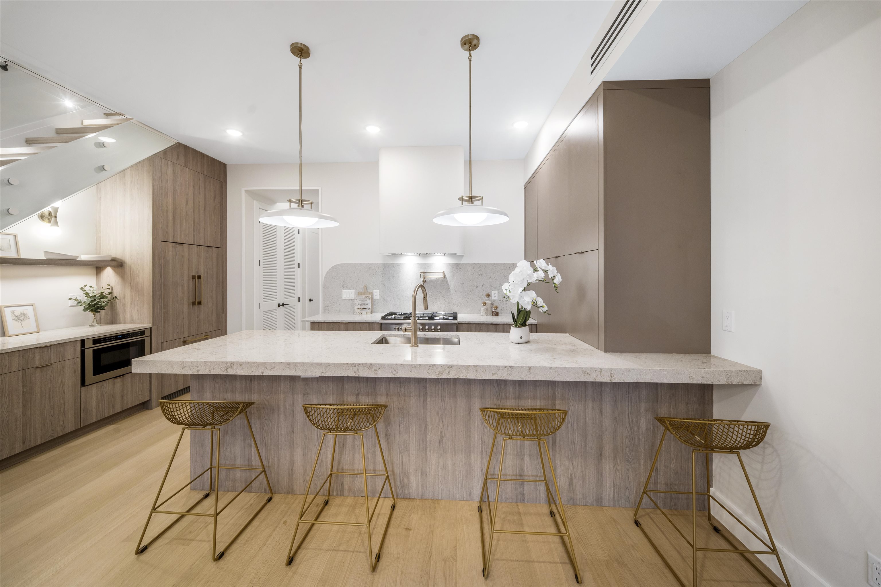 65 RESERVOIR AVE - Photo 3