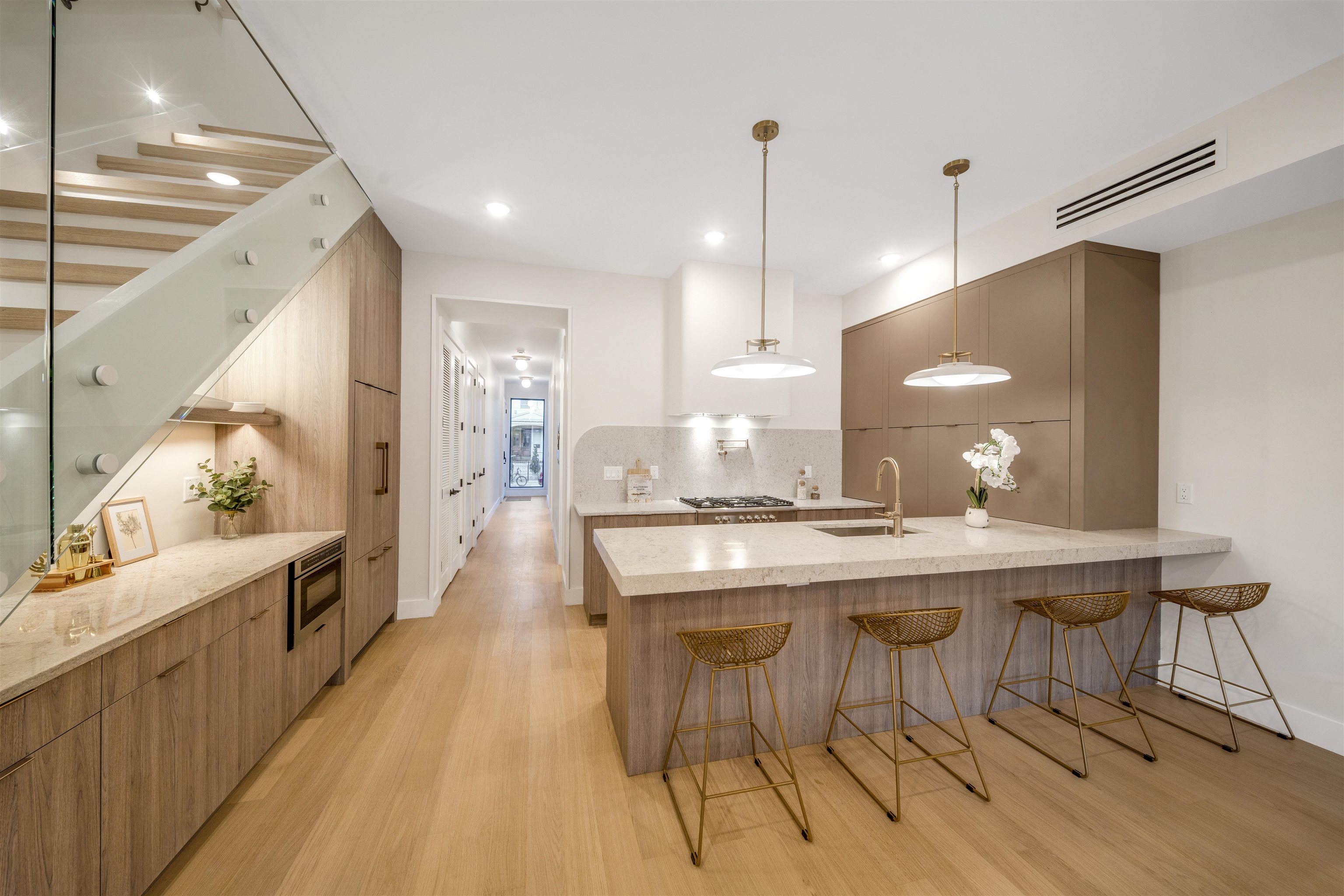 65 RESERVOIR AVE - Photo 4