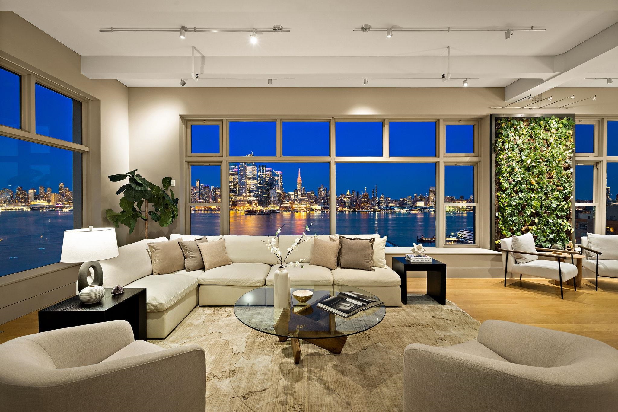 1500 HUDSON ST - Photo 2