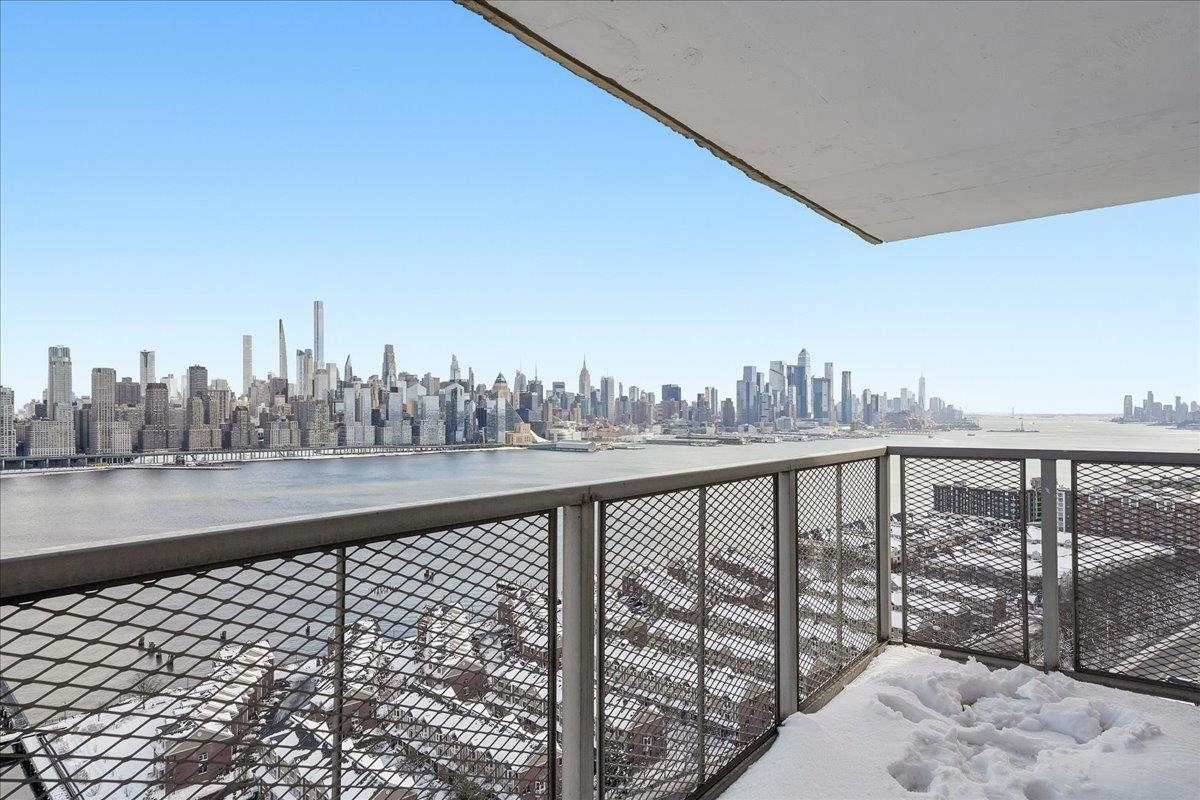 6600 BLVD EAST - Photo 2