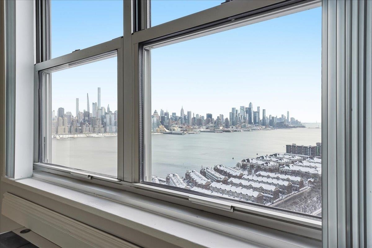 6600 BLVD EAST - Photo 3