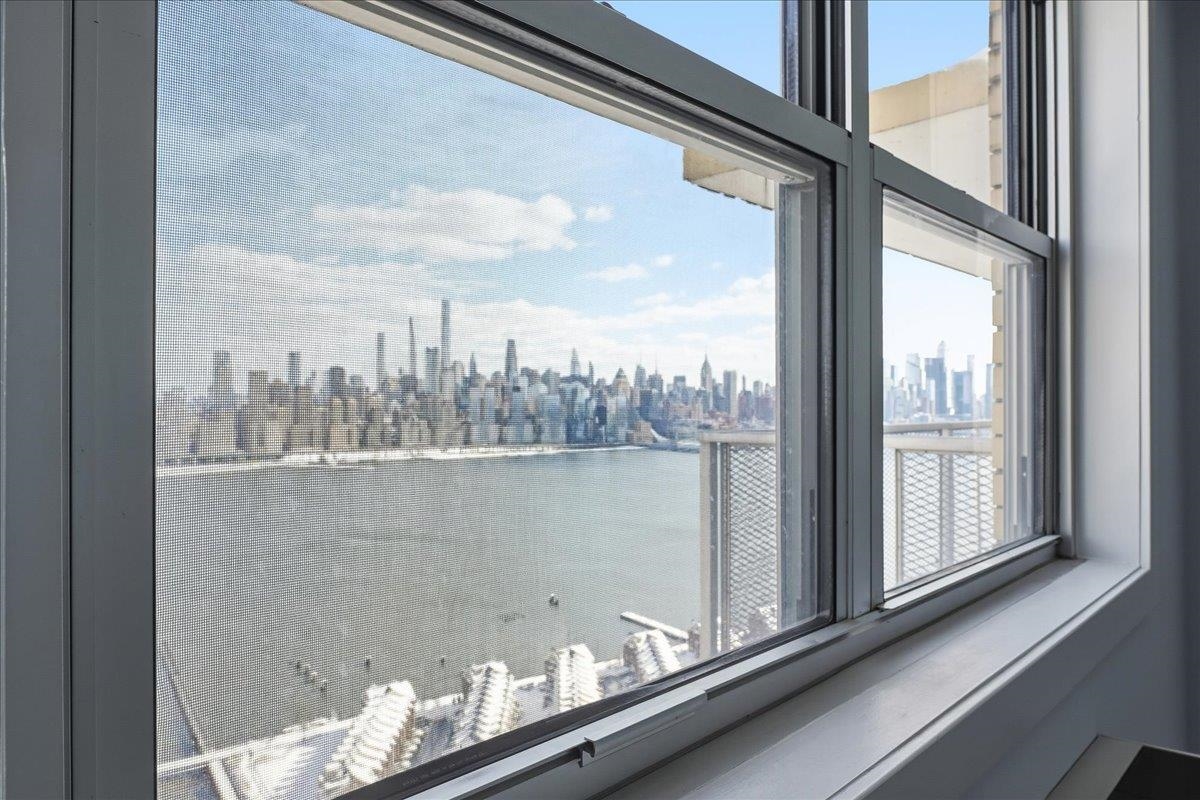 6600 BLVD EAST - Photo 3