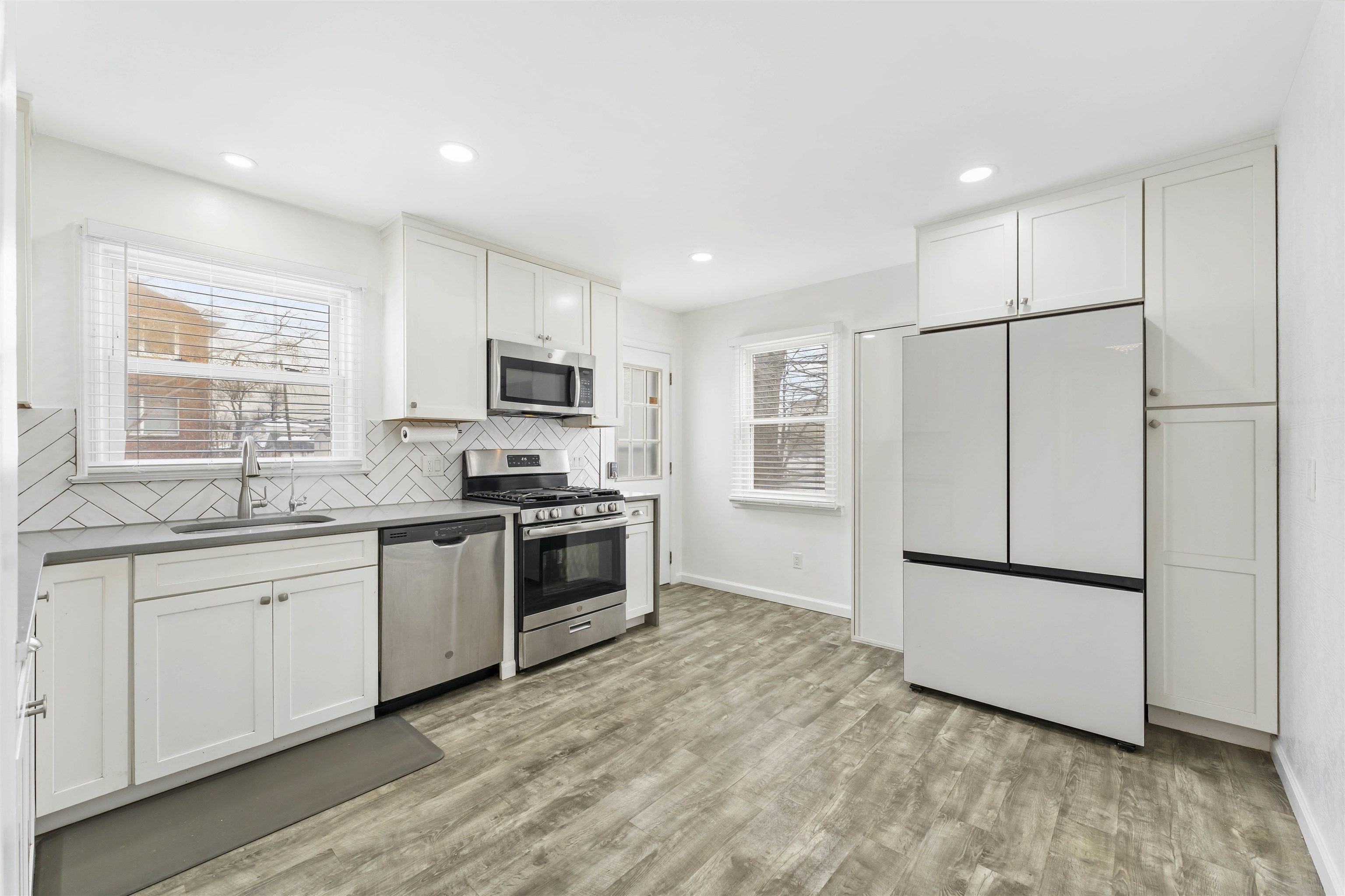 847 DENNIS PL - Photo 5