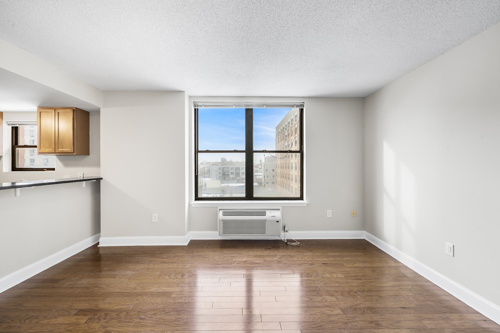 4301 PARK AVE - Photo 4