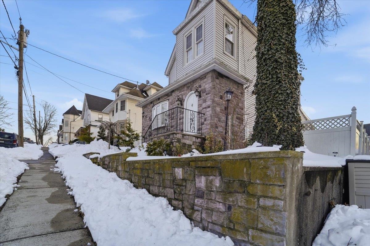 60 STEWART AVE - Photo 2