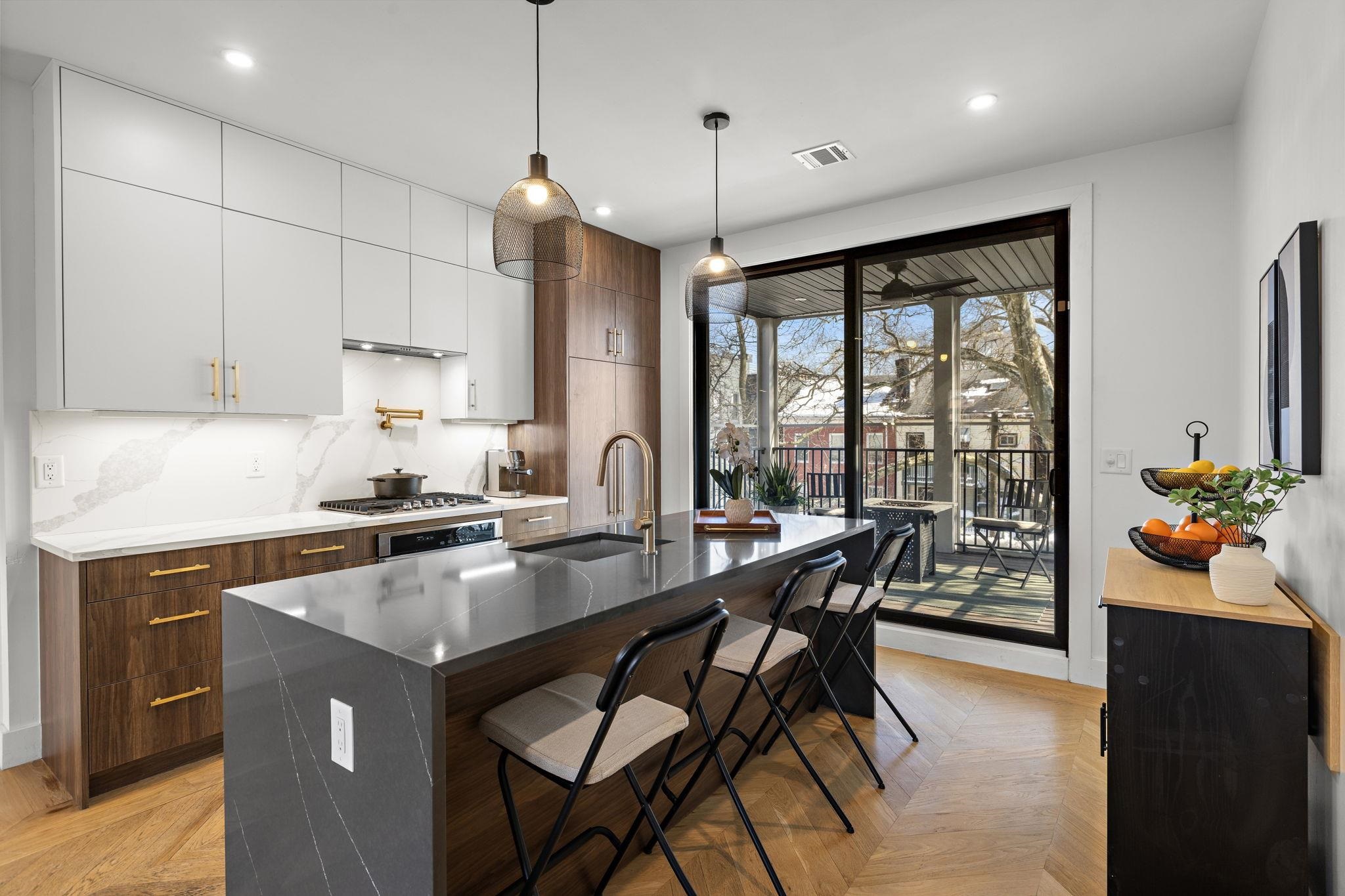 320 PACIFIC AVE - Photo 3