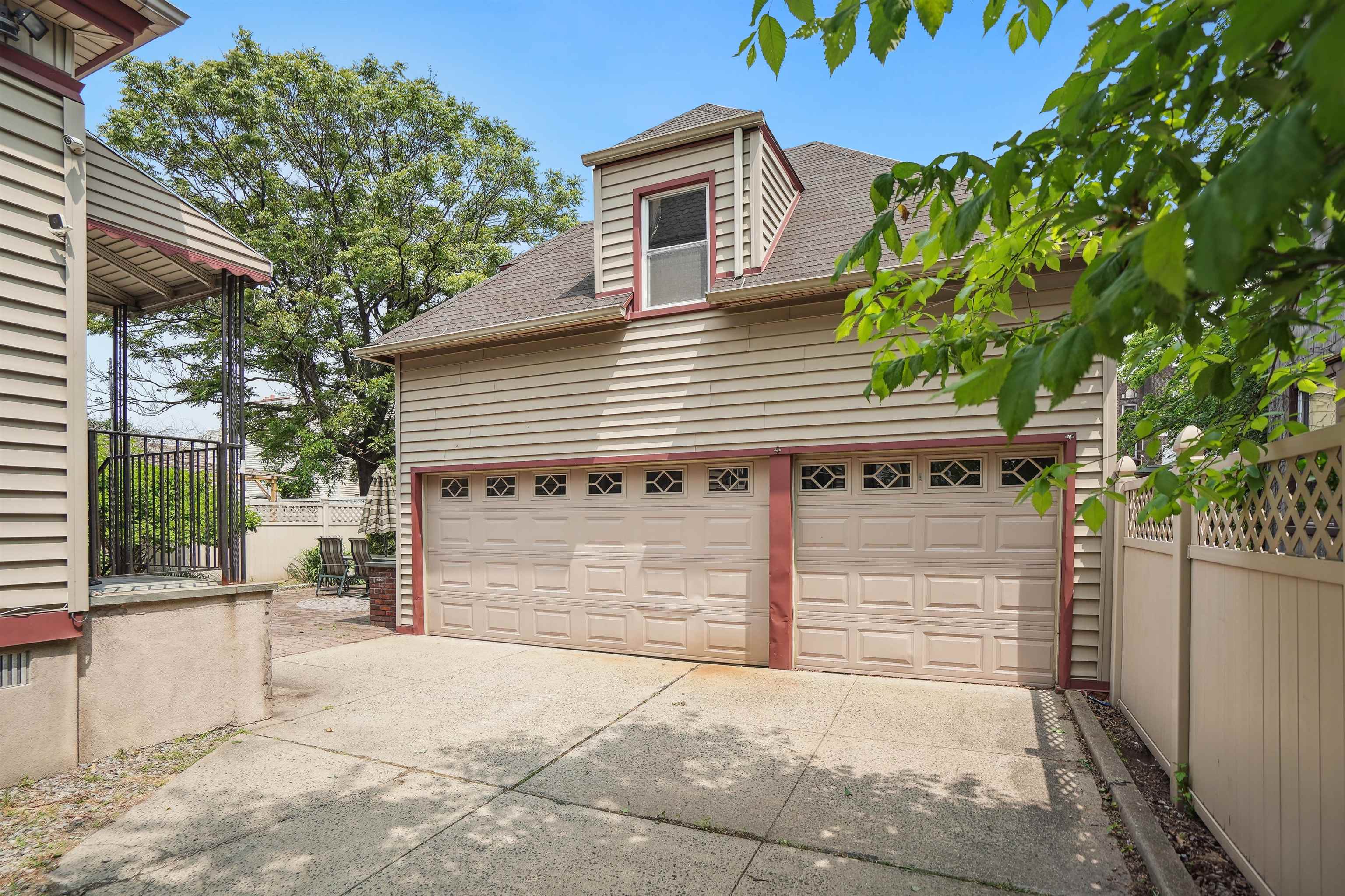 26 CARLTON AVE - Photo 5