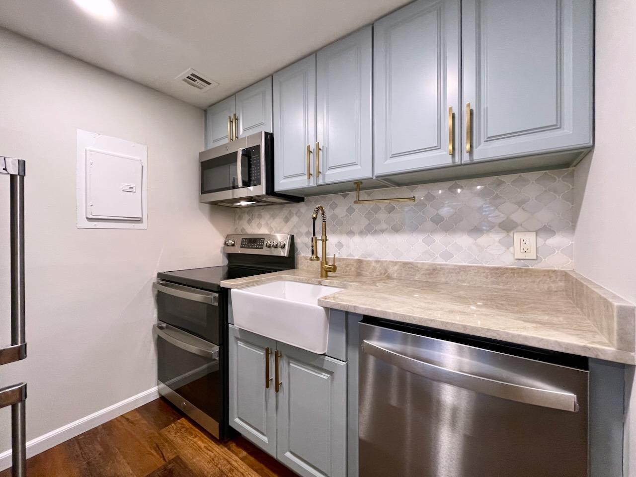 43-49 VAN WAGENEN AVE - Photo 4