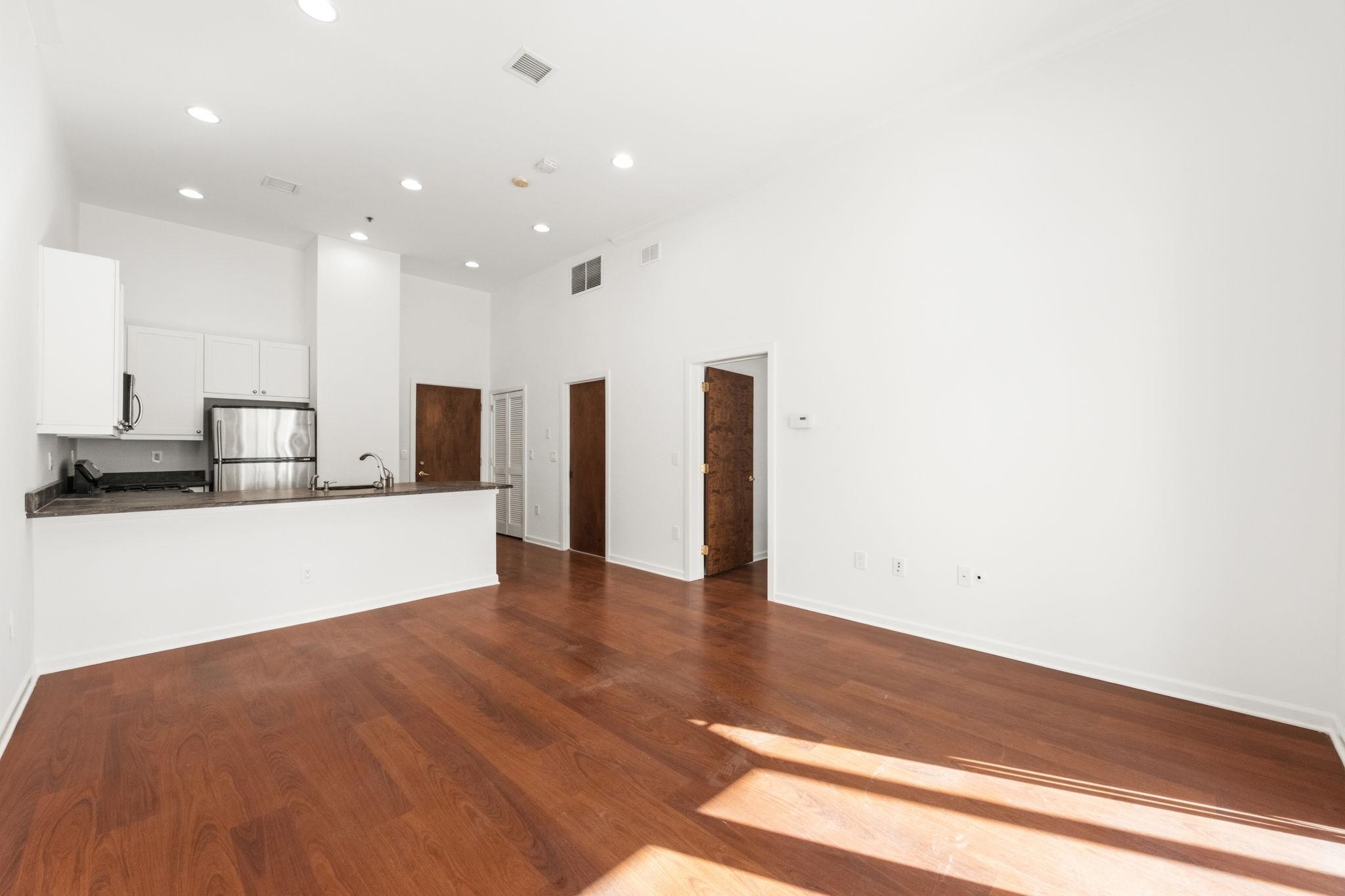 61 GRAND ST - Photo 2