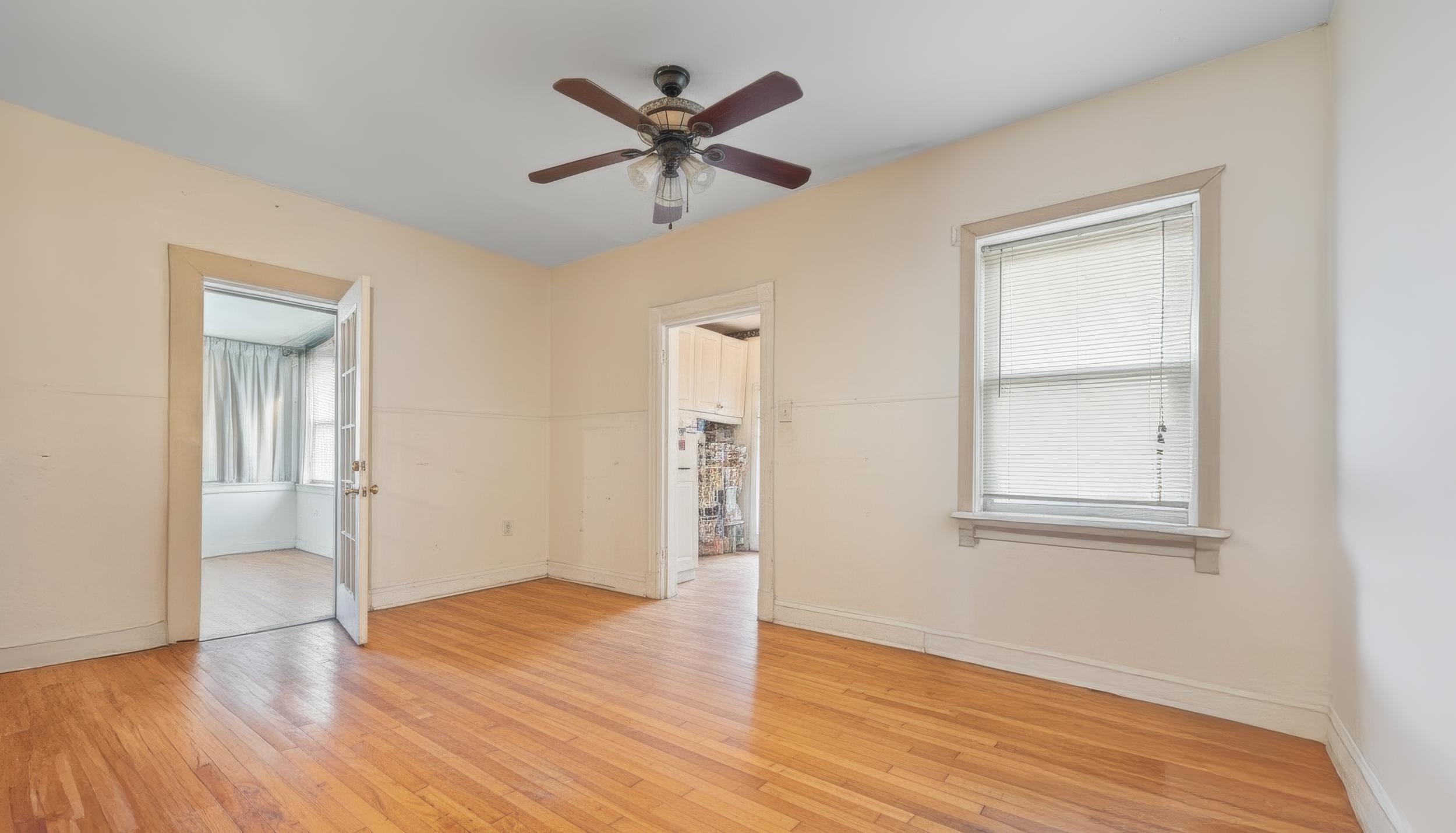 1074 AVENUE C - Photo 3