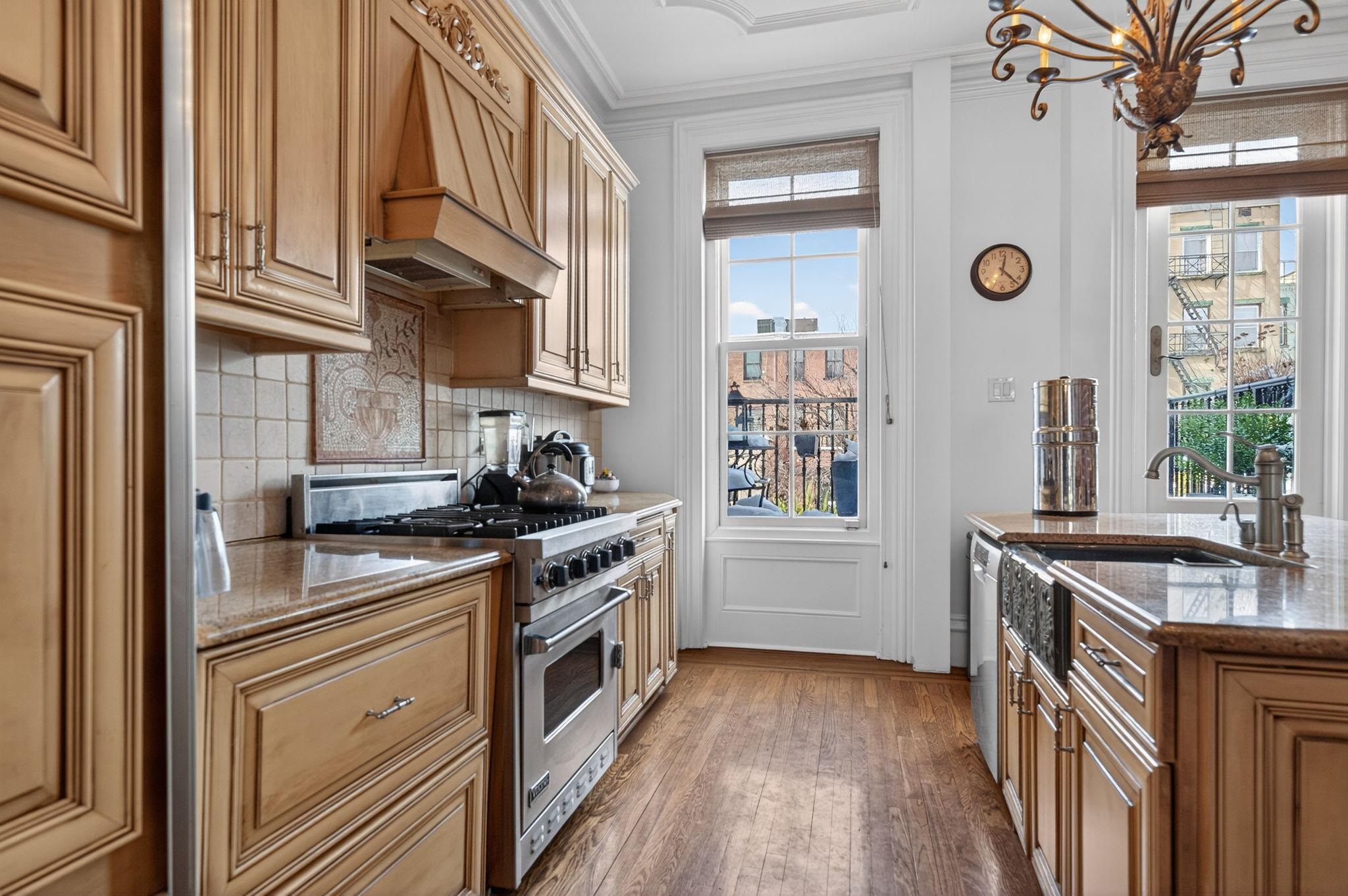 820 BLOOMFIELD ST - Photo 2