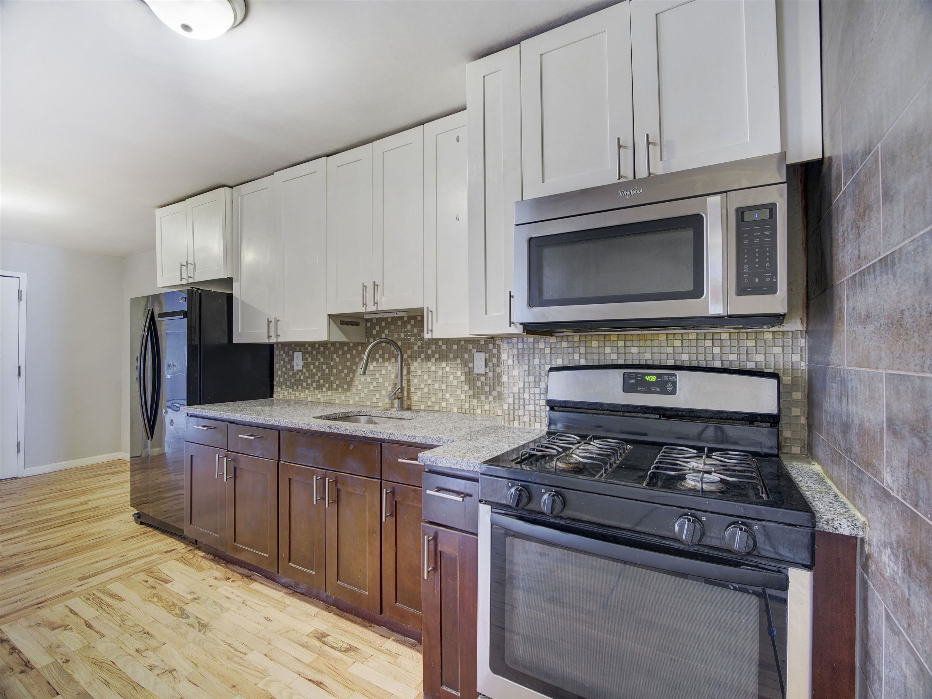 11 ROSE AVE - Photo 2