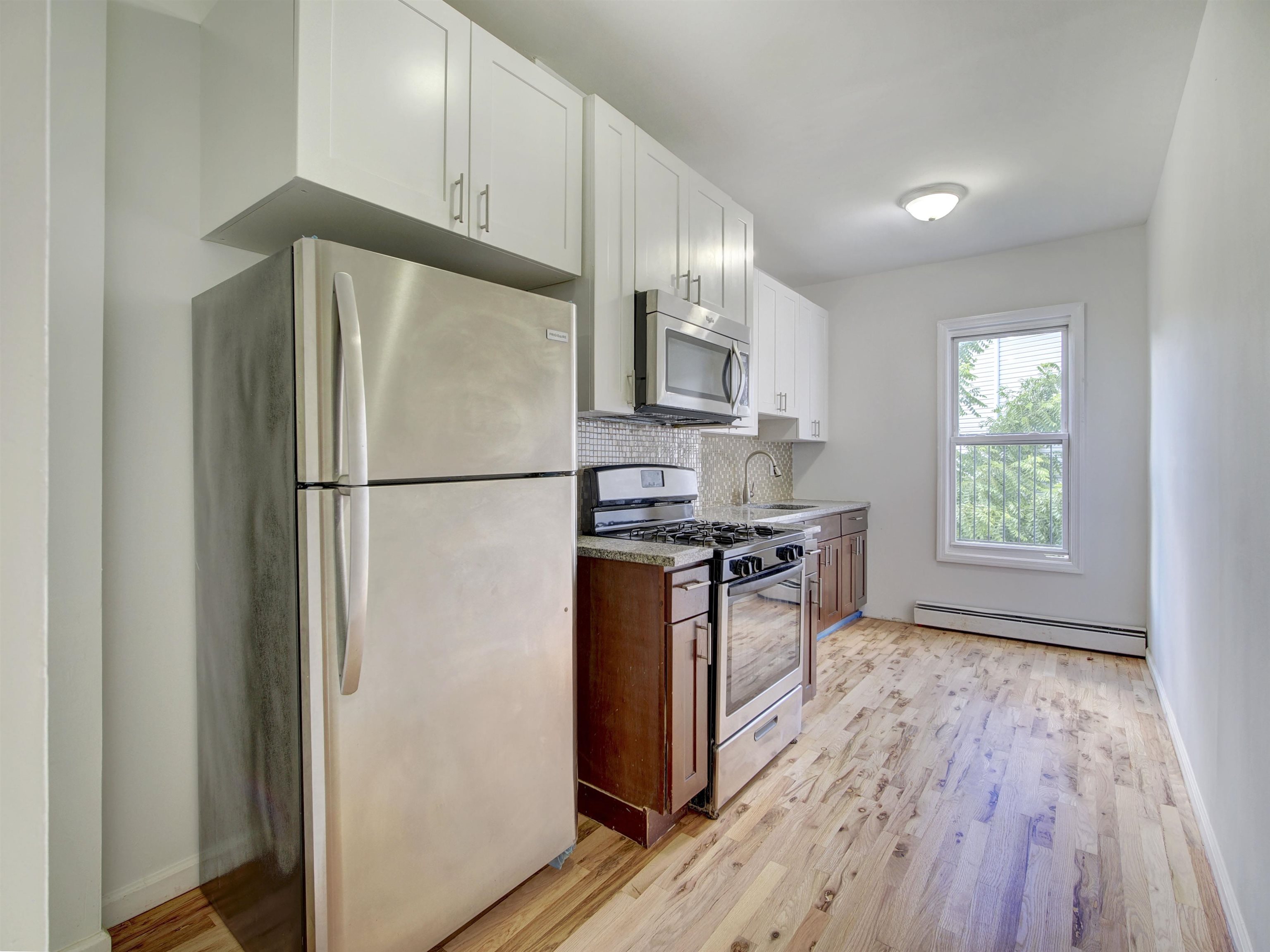 11 ROSE AVE - Photo 4