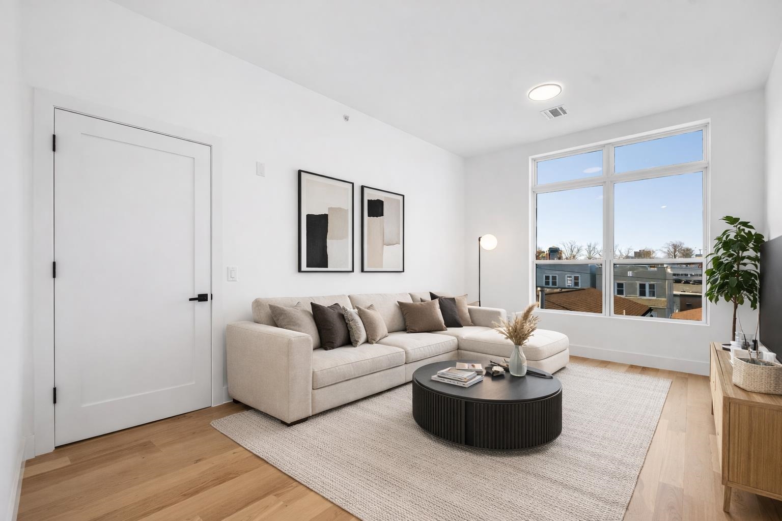 649 38TH ST - Photo 2