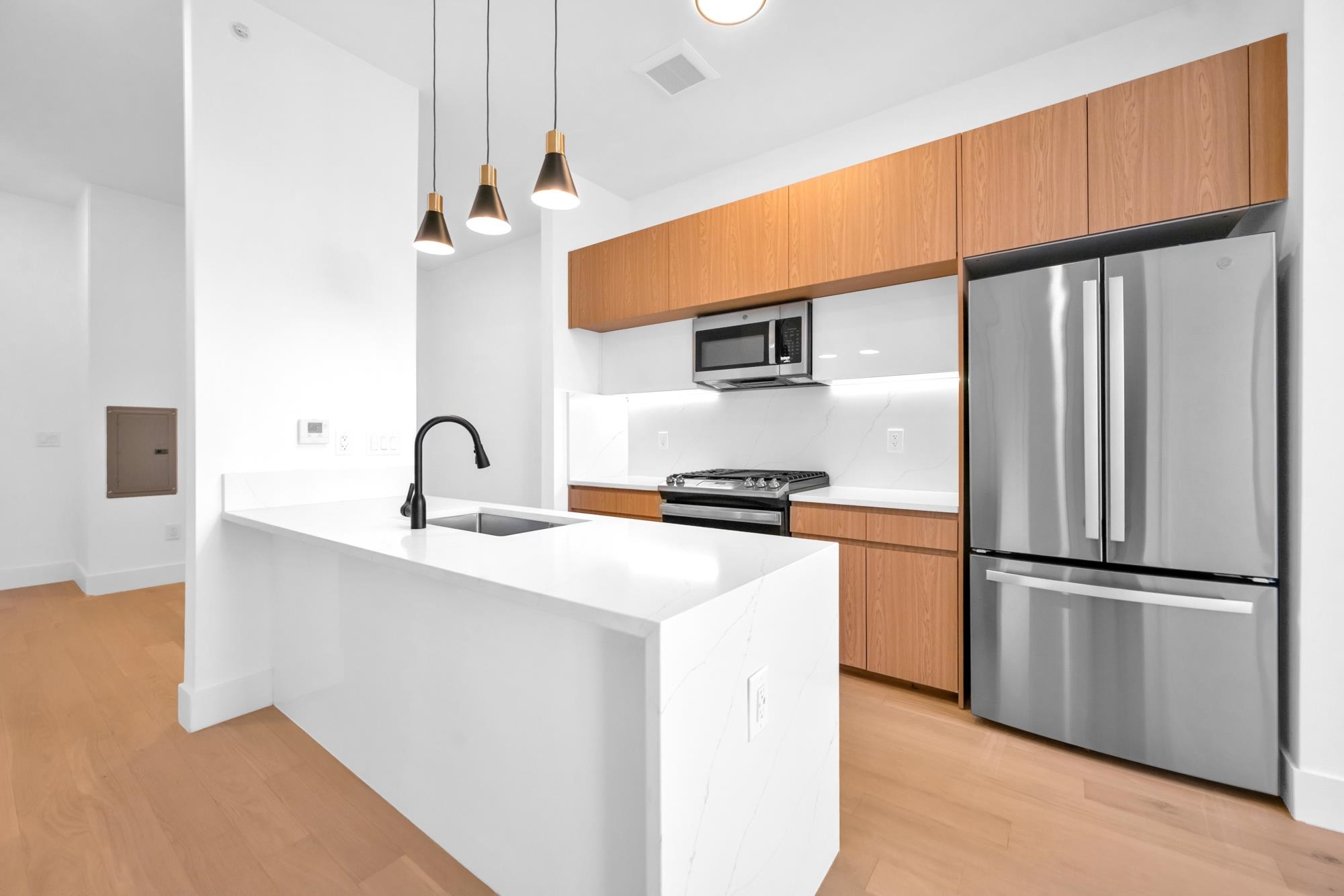 649 38TH ST - Photo 4