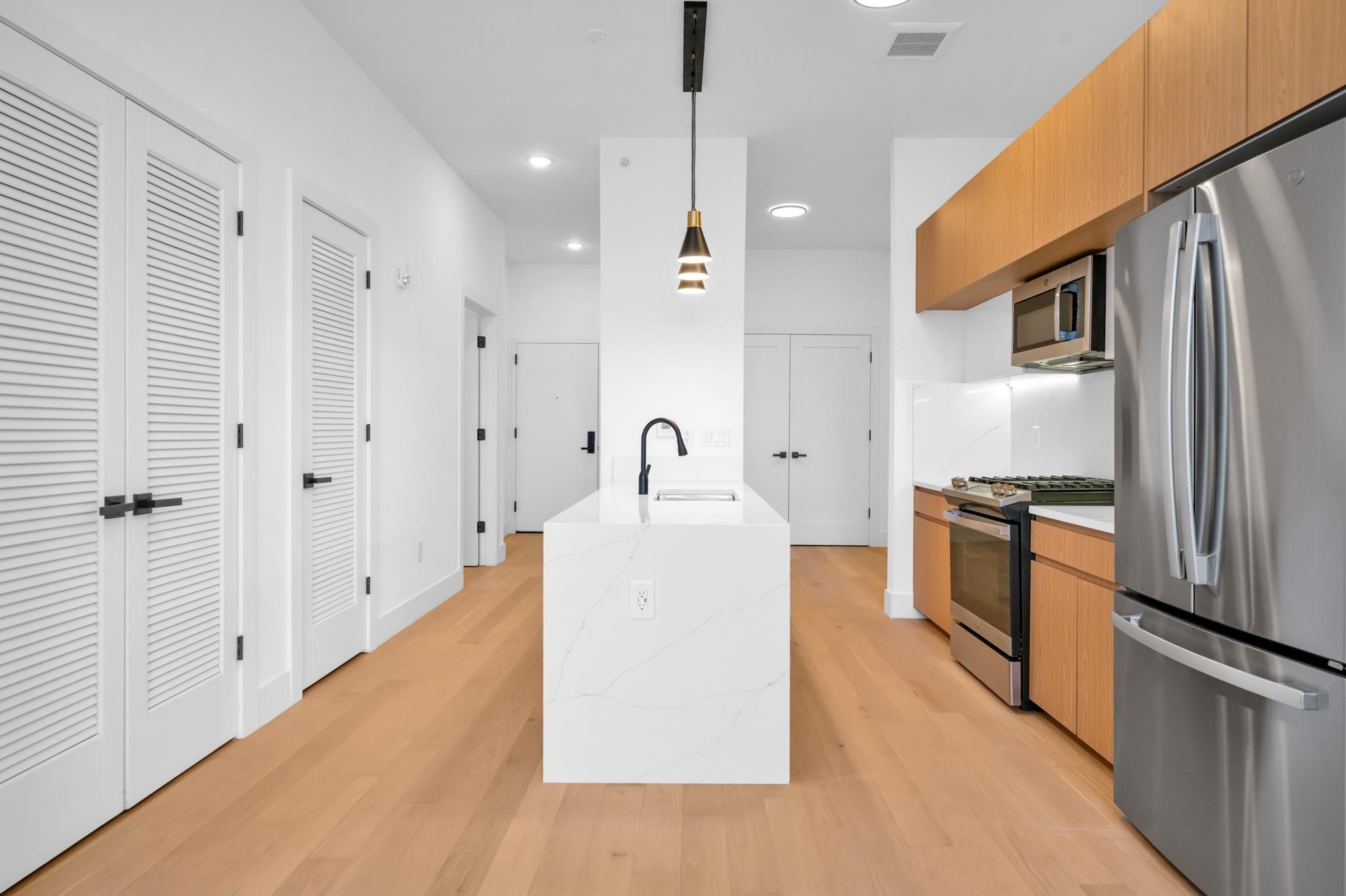 649 38TH ST - Photo 5